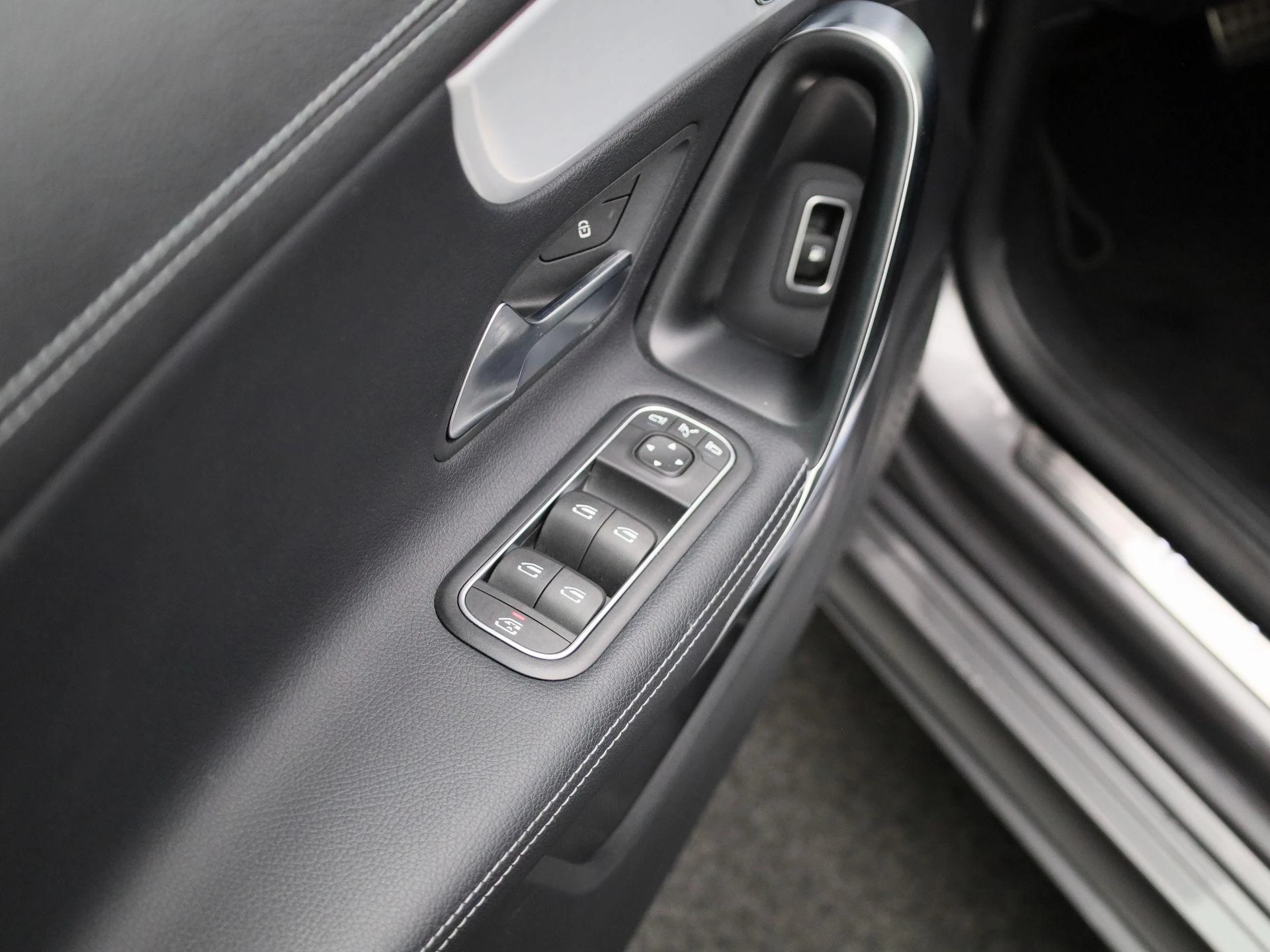 Mercedes-Benz-CLA-image-24