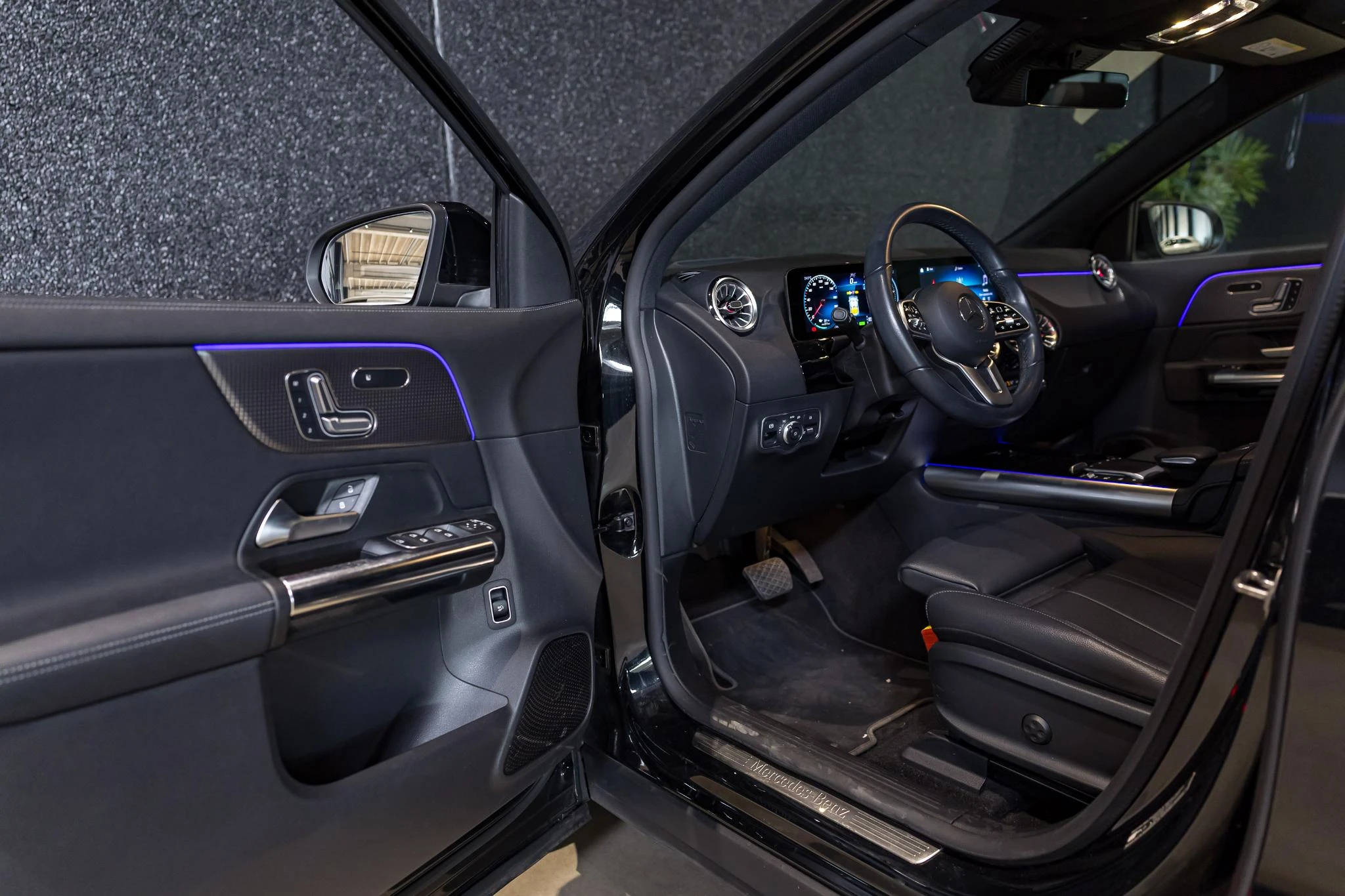 Mercedes-Benz-EQA-image-19