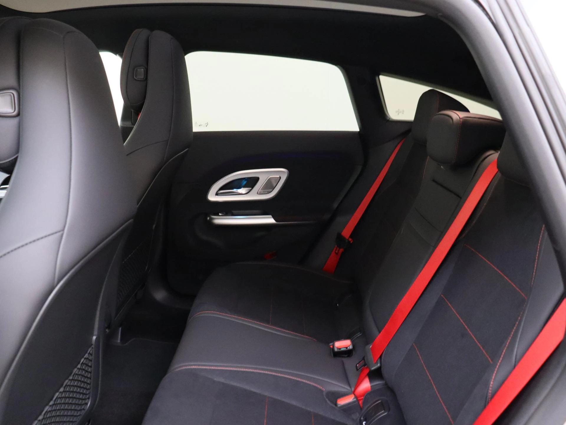 Mercedes-Benz-CLA-image-15