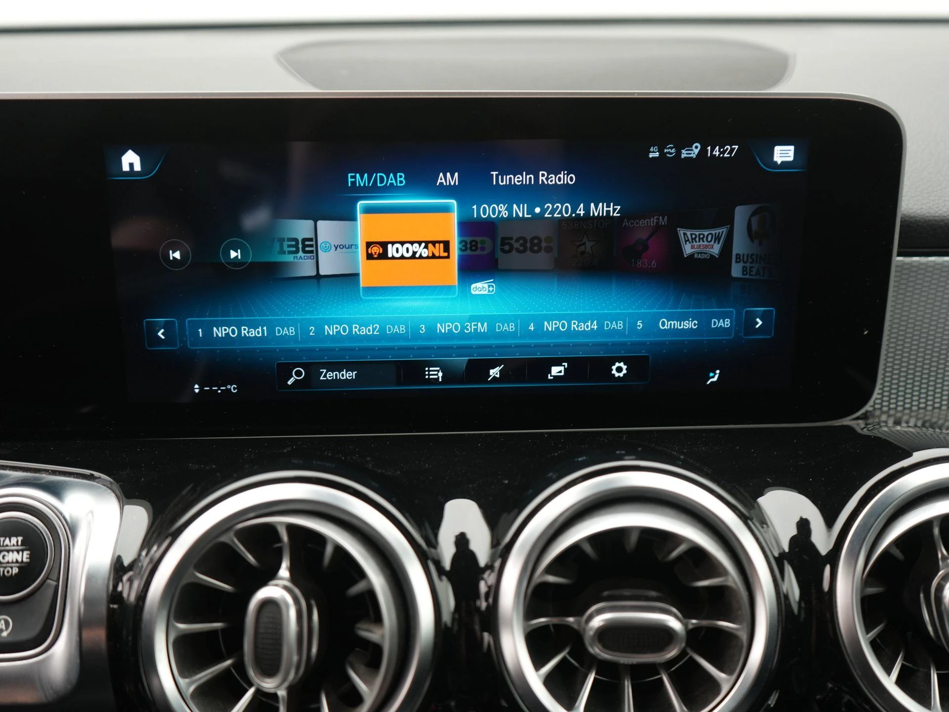 Mercedes-Benz-GLB-image-14