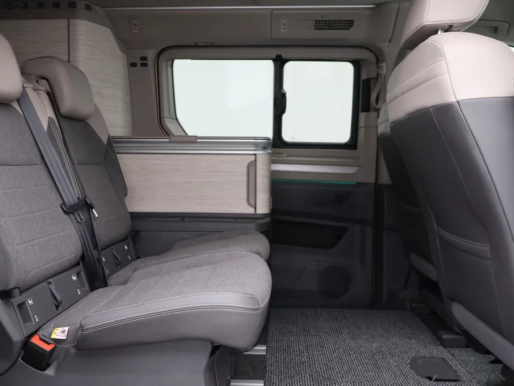 Volkswagen-Multivan-image-11