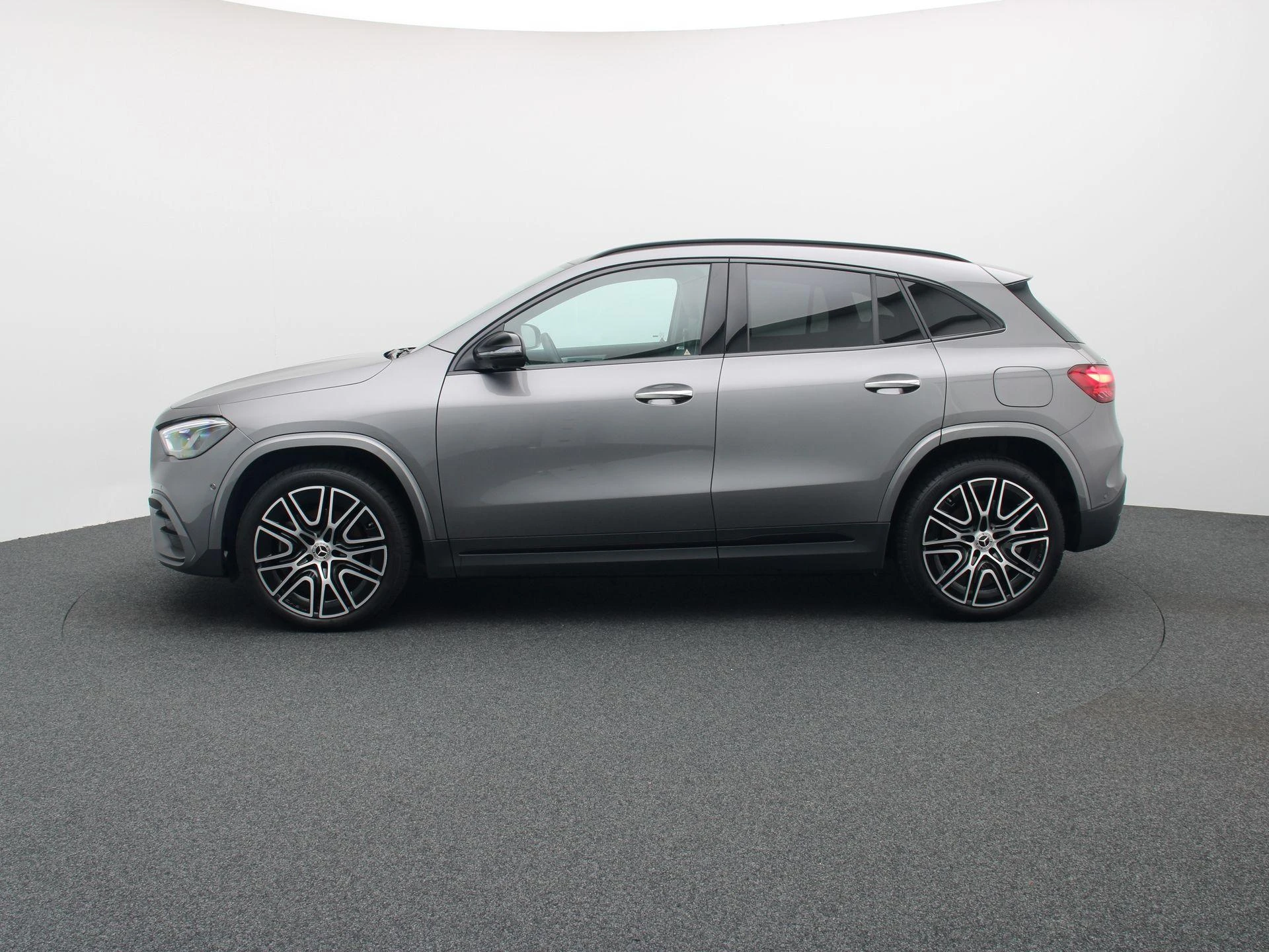 Mercedes-Benz-GLA-image-3