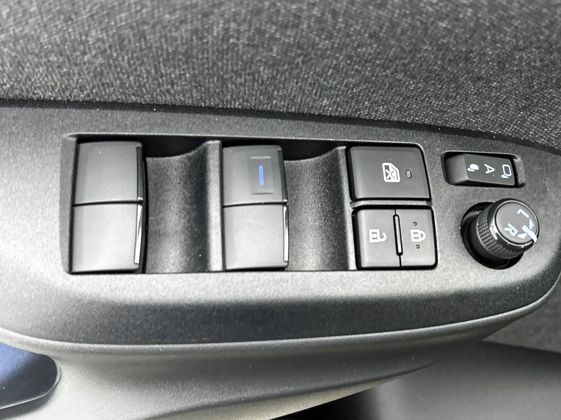 Toyota-Yaris Cross-image-32