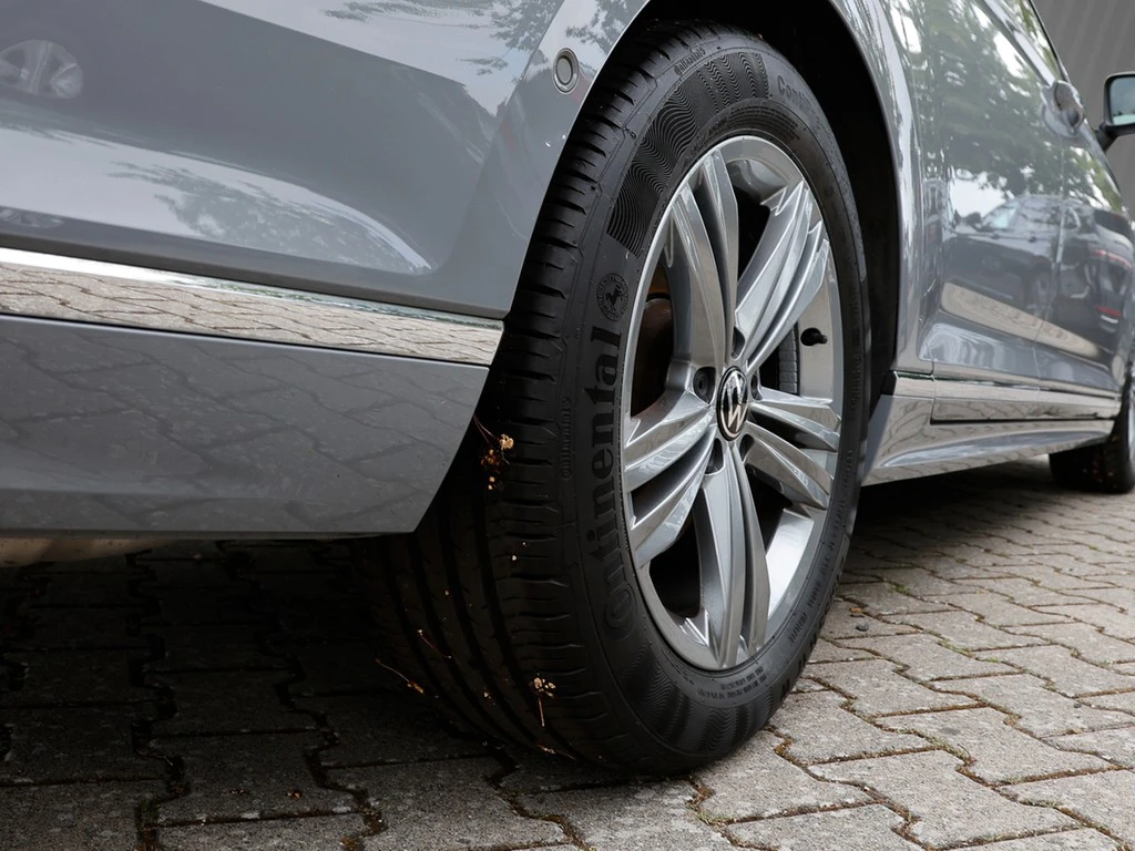 Volkswagen-Passat-image-4
