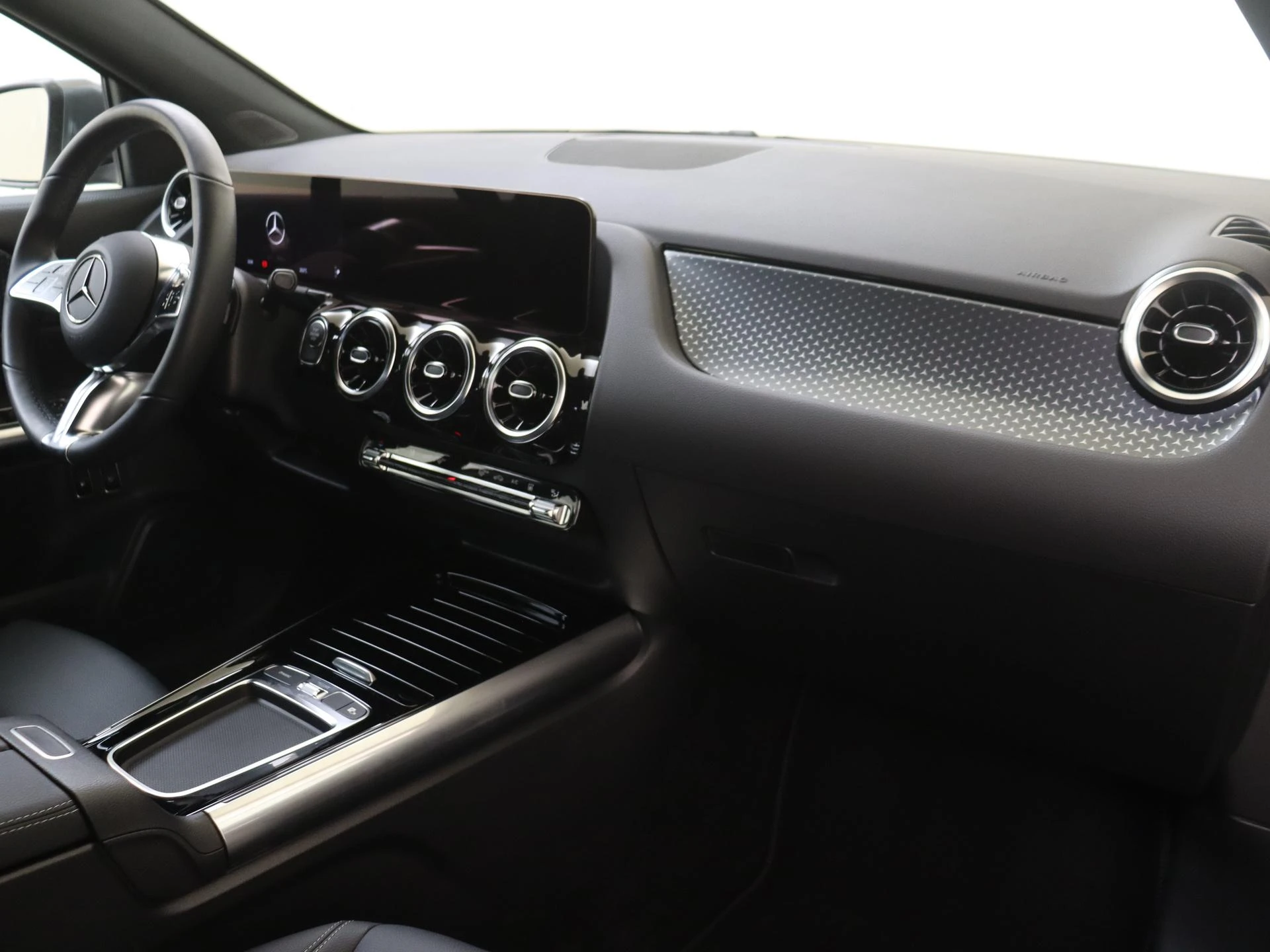 Mercedes-Benz-GLA-image-4