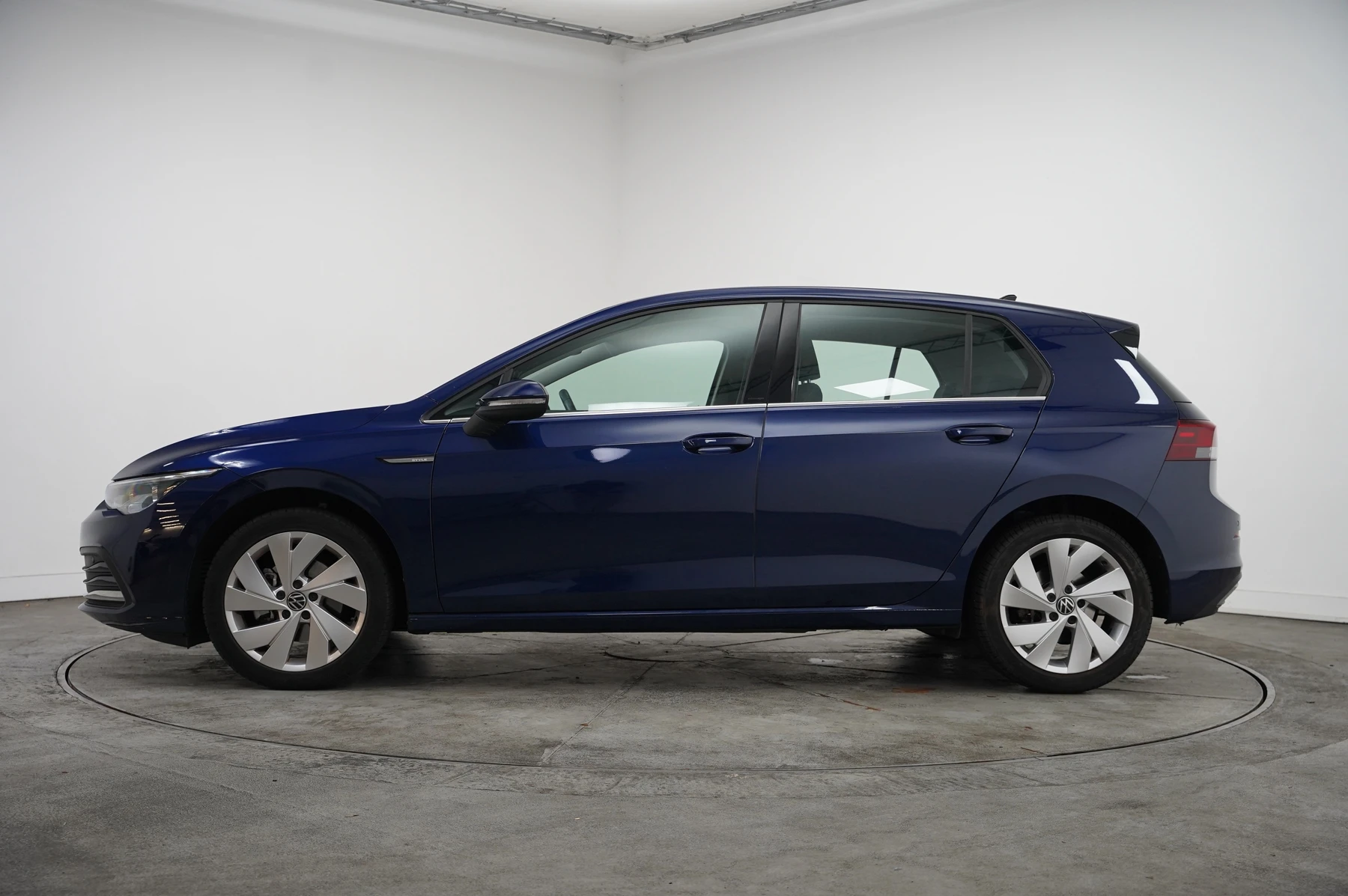 Volkswagen-Golf-image-16