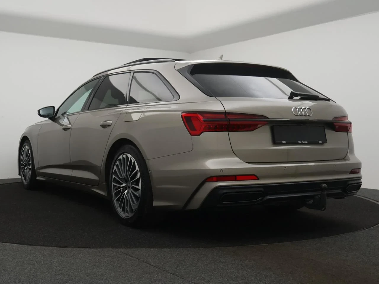 Audi A6 Avant PHEV Audi A6 Avant Competition 55 TFSI e quattro 270(367) kW(pk) S tronic