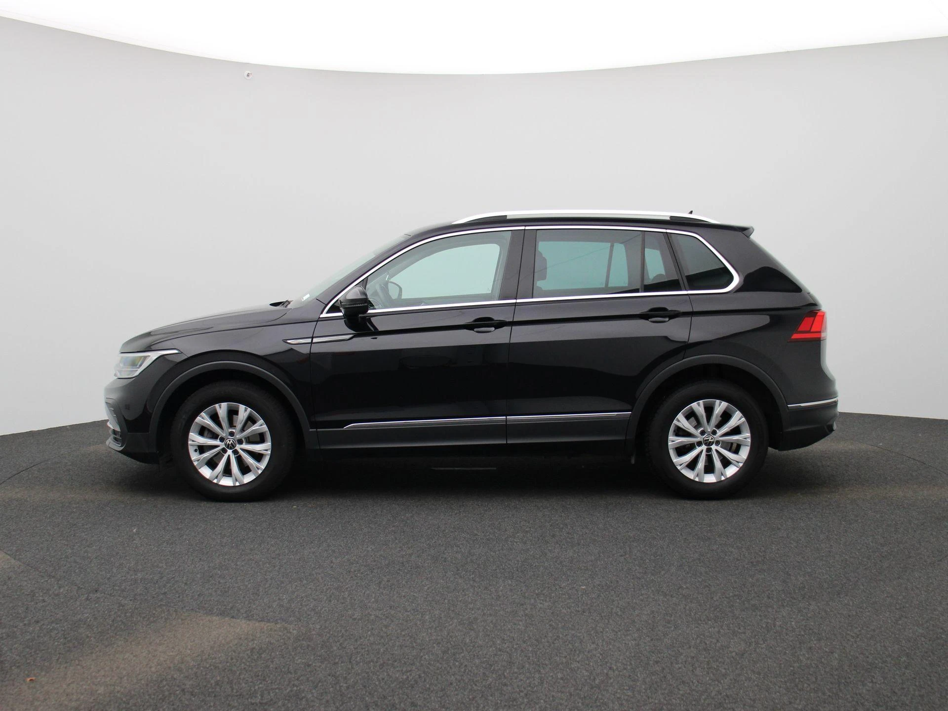 Volkswagen-Tiguan-image-3