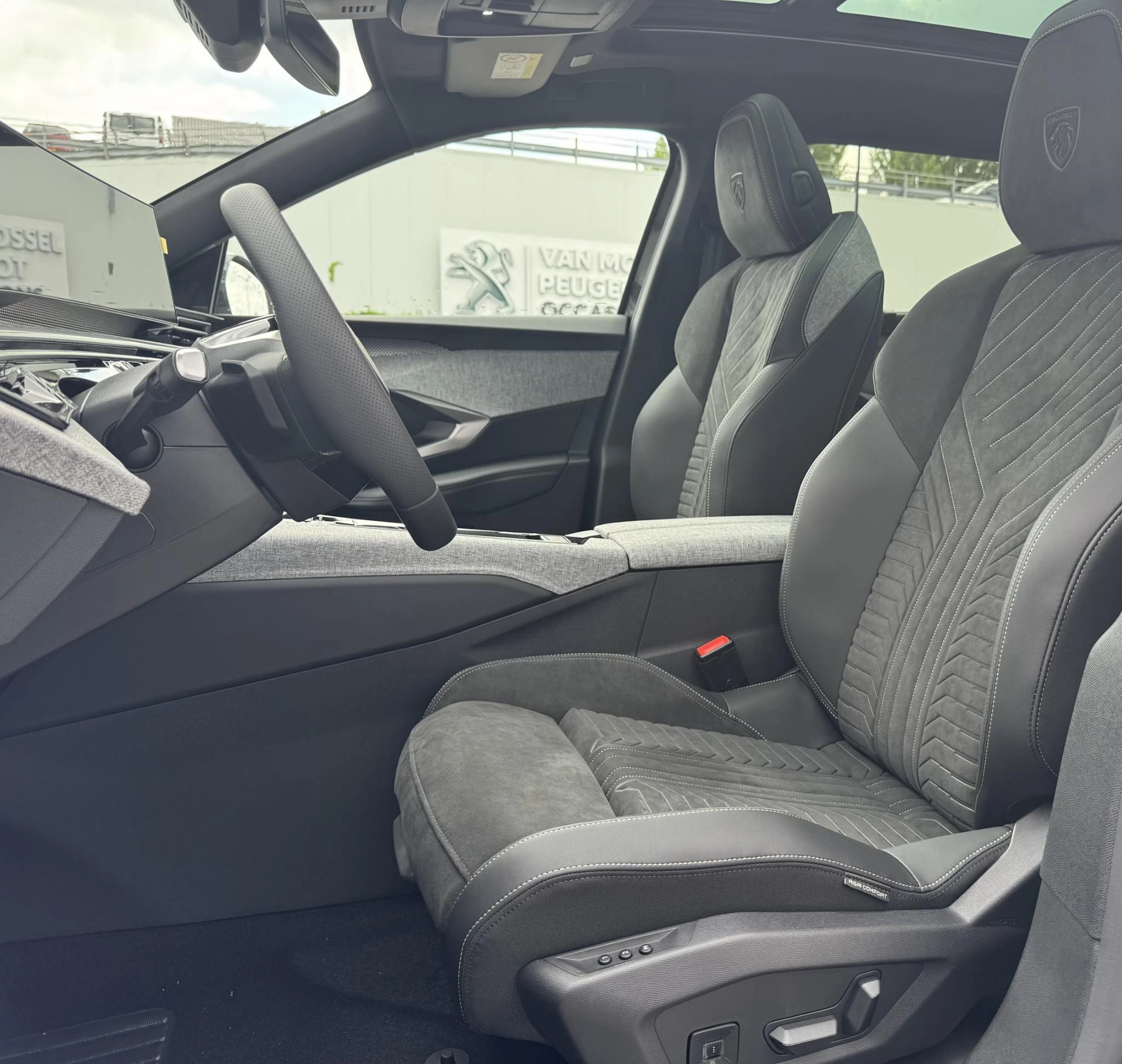 Peugeot-e-5008-image-11