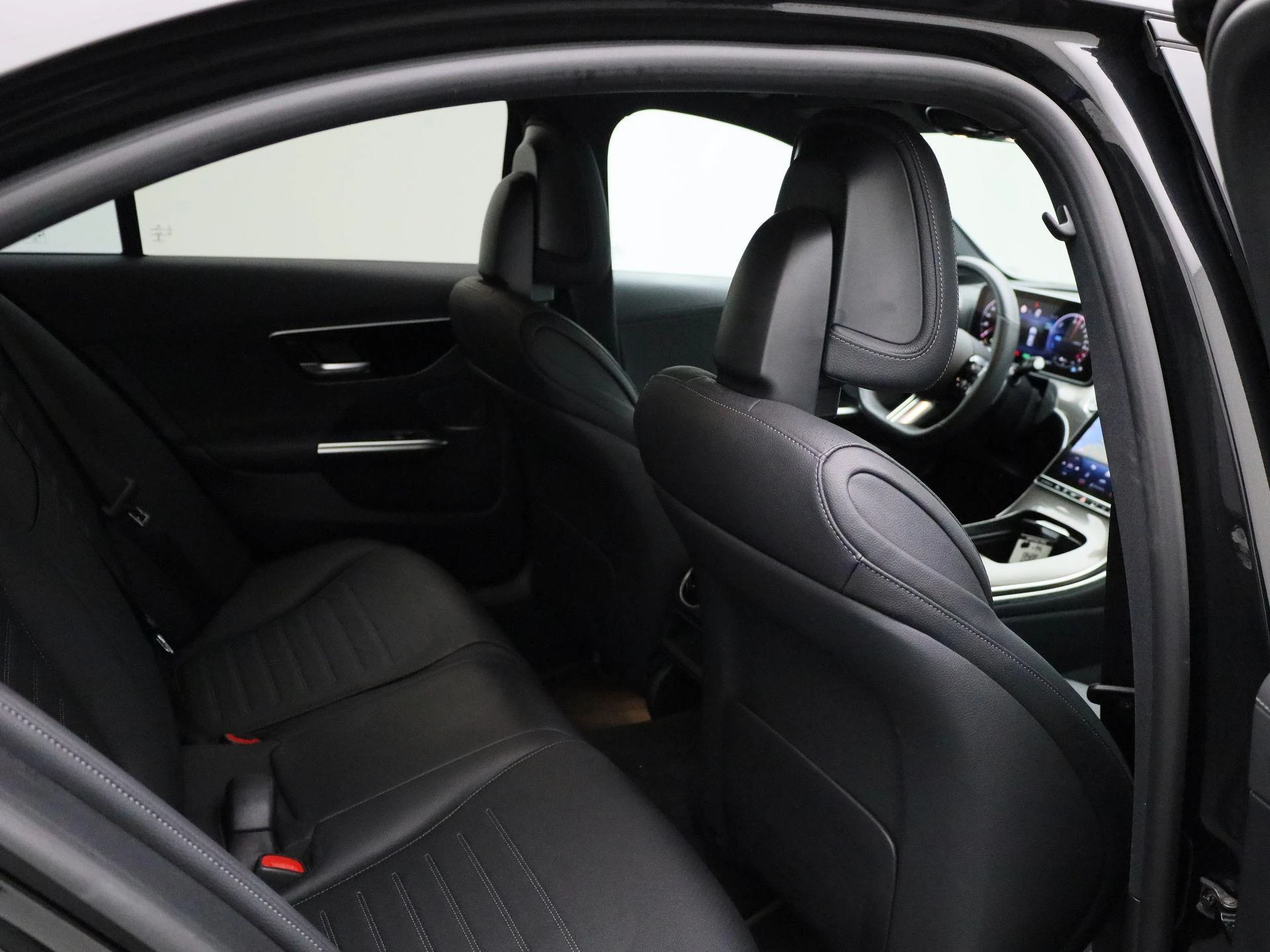 Mercedes-Benz-C-Klasse-image-35