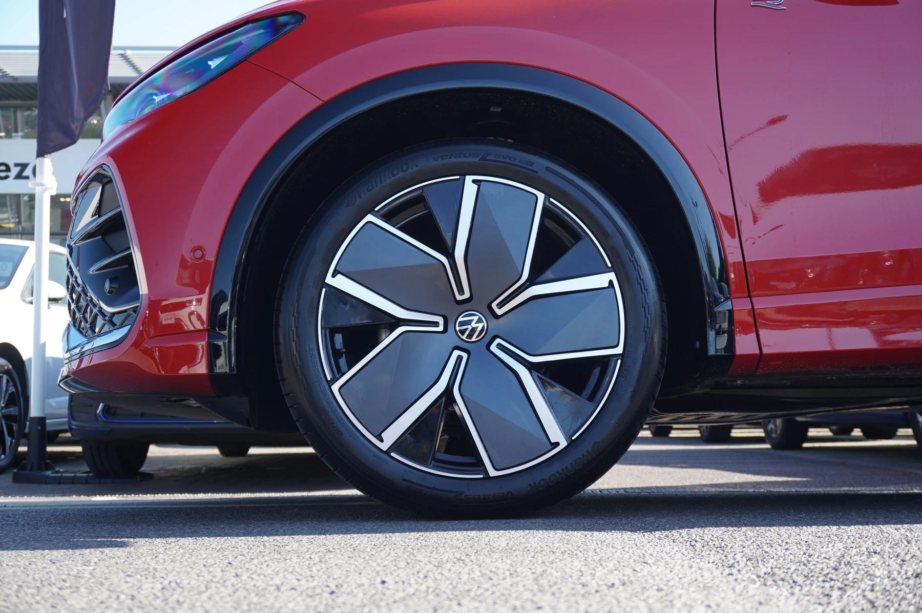 Volkswagen-Tiguan-image-4