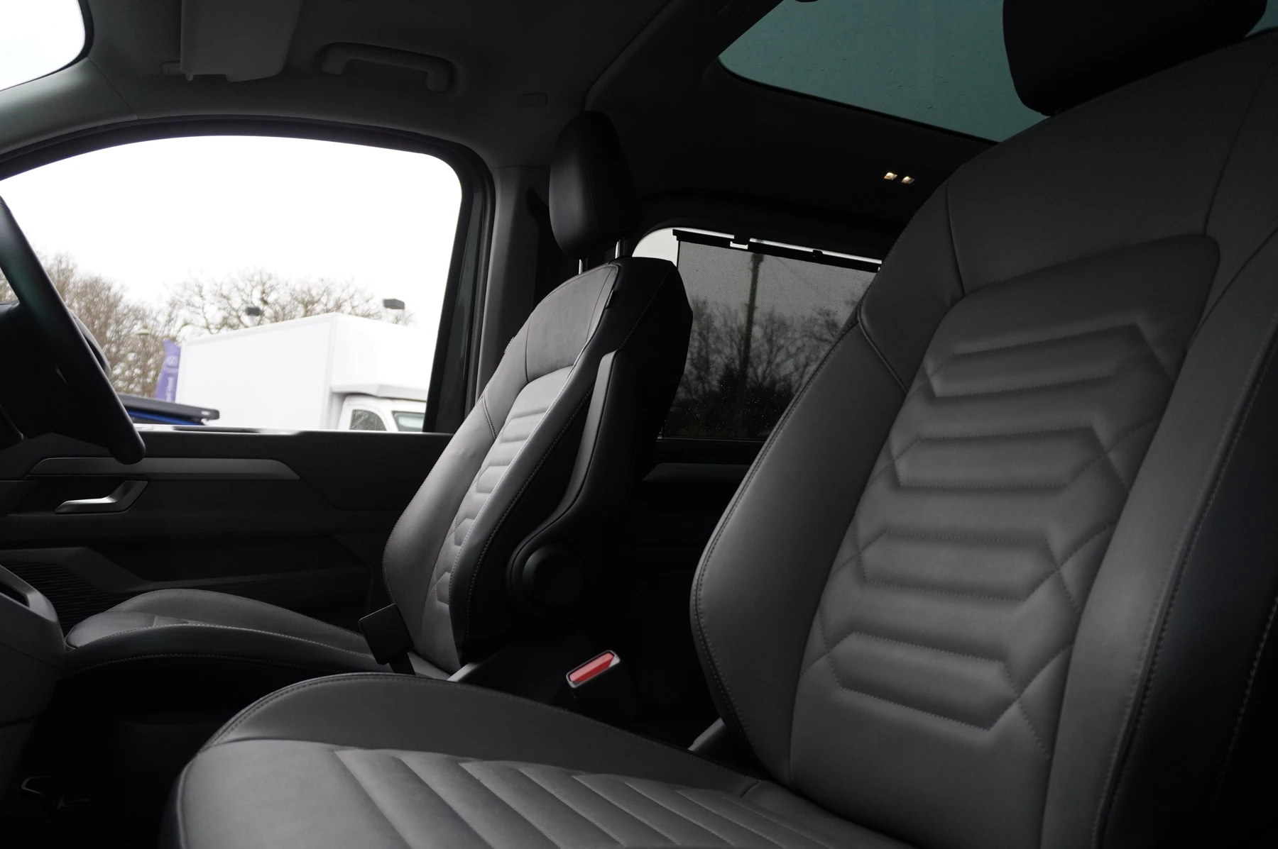 Volkswagen-Transporter-image-37