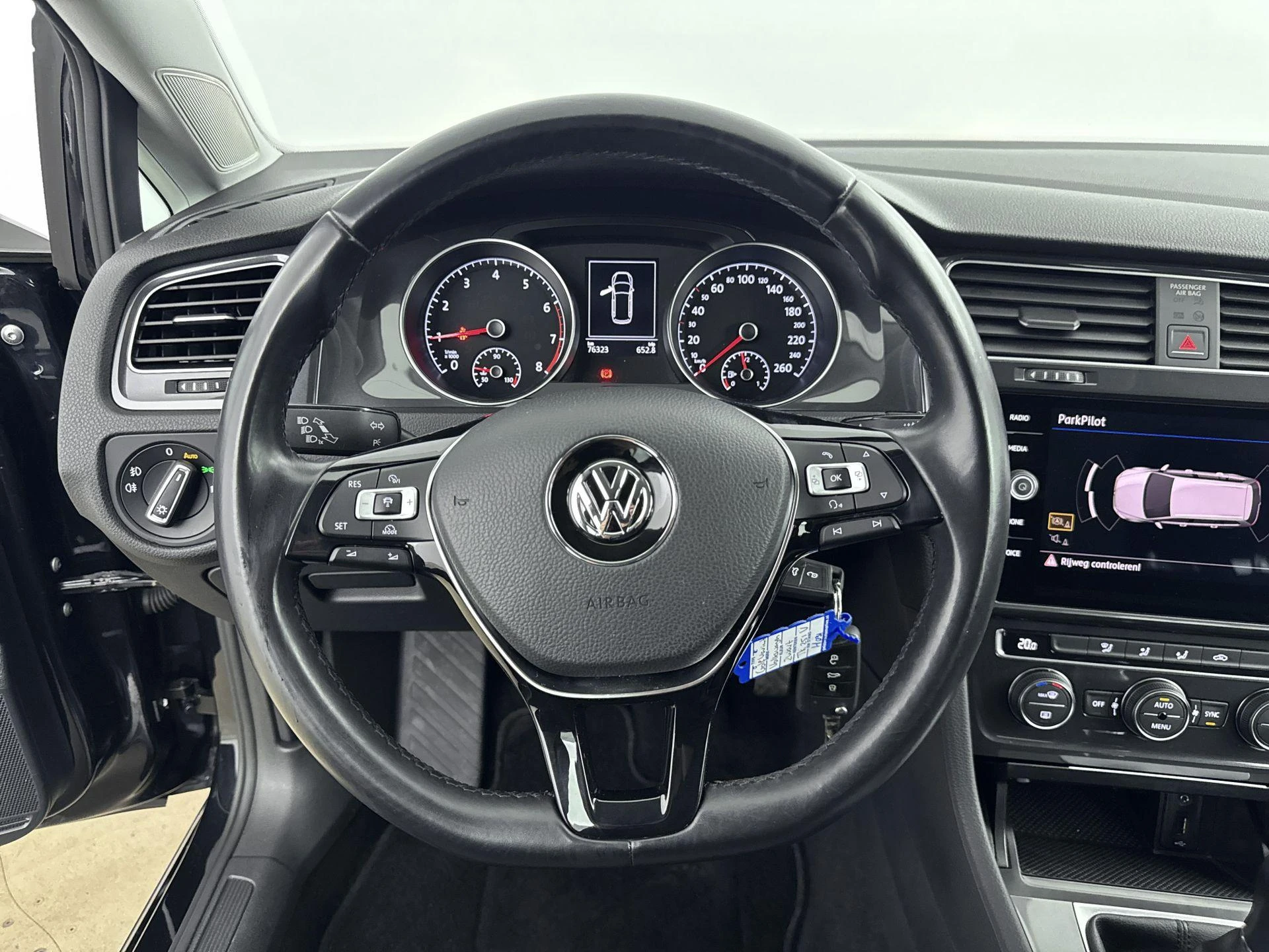 Volkswagen-Golf-image-20