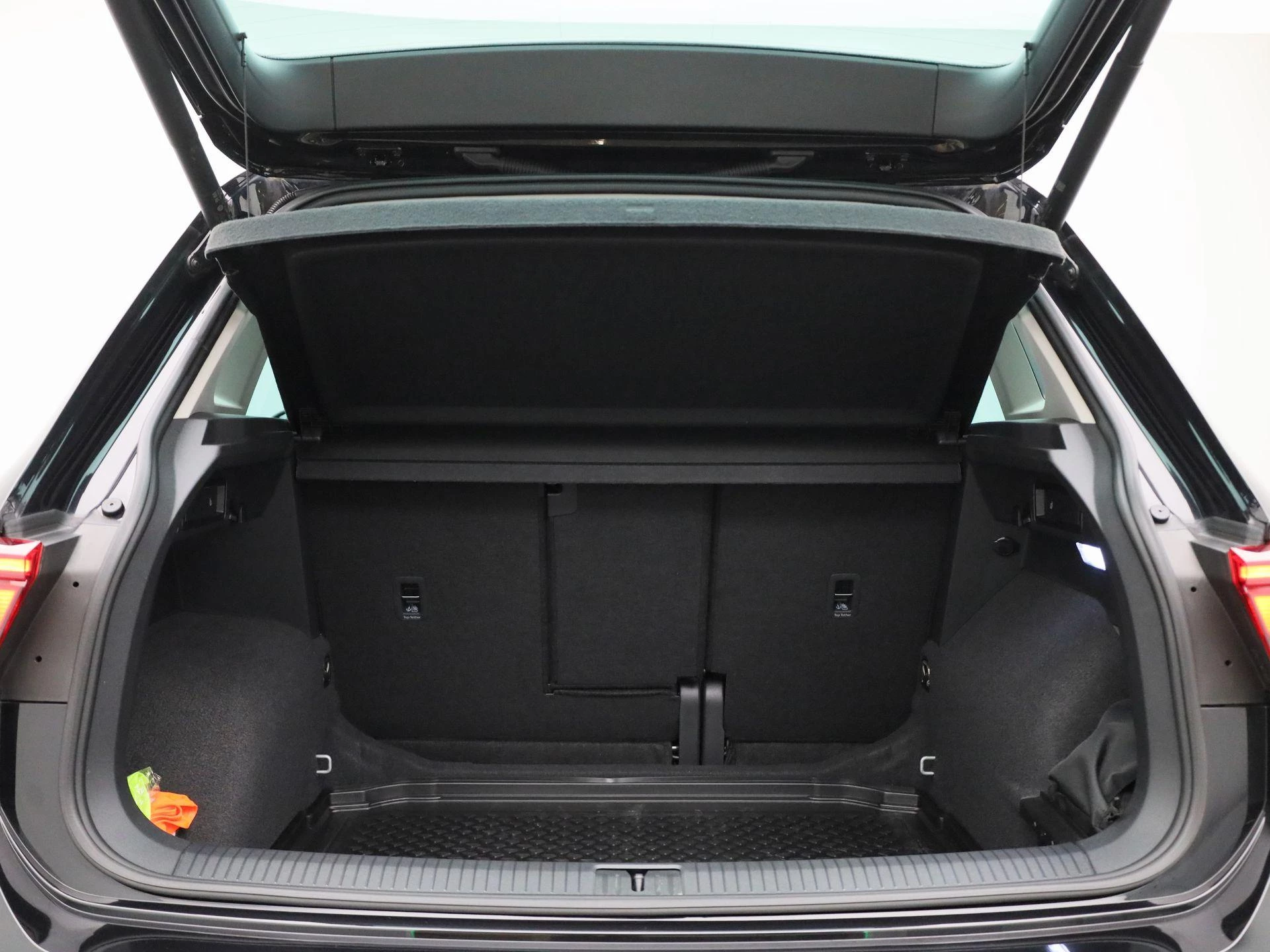 Volkswagen-Tiguan-image-13