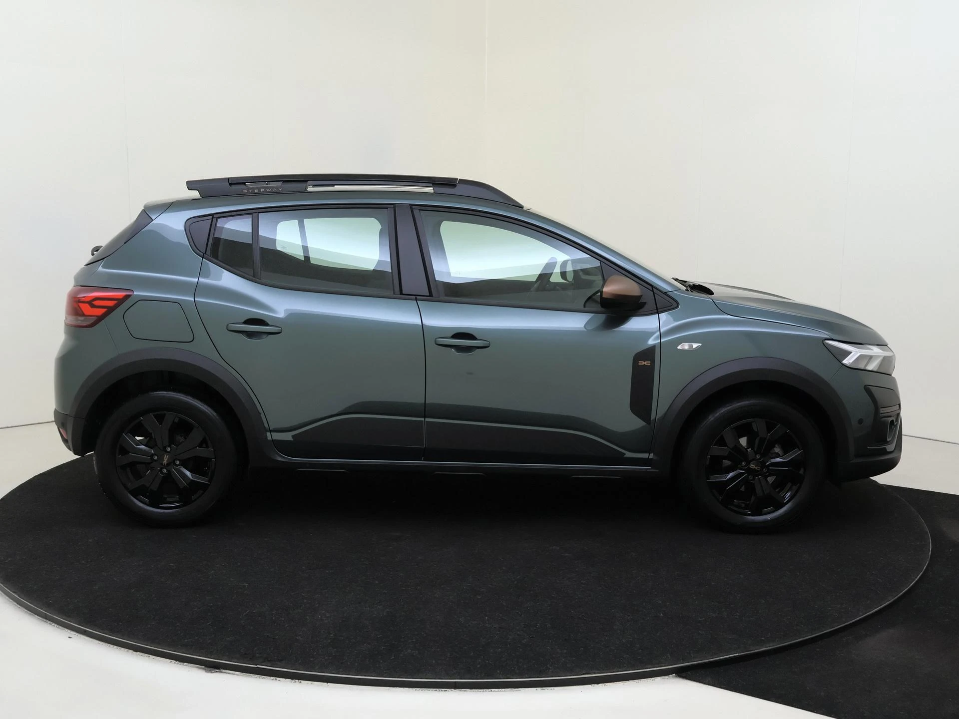 Dacia-Sandero Stepway-image-8