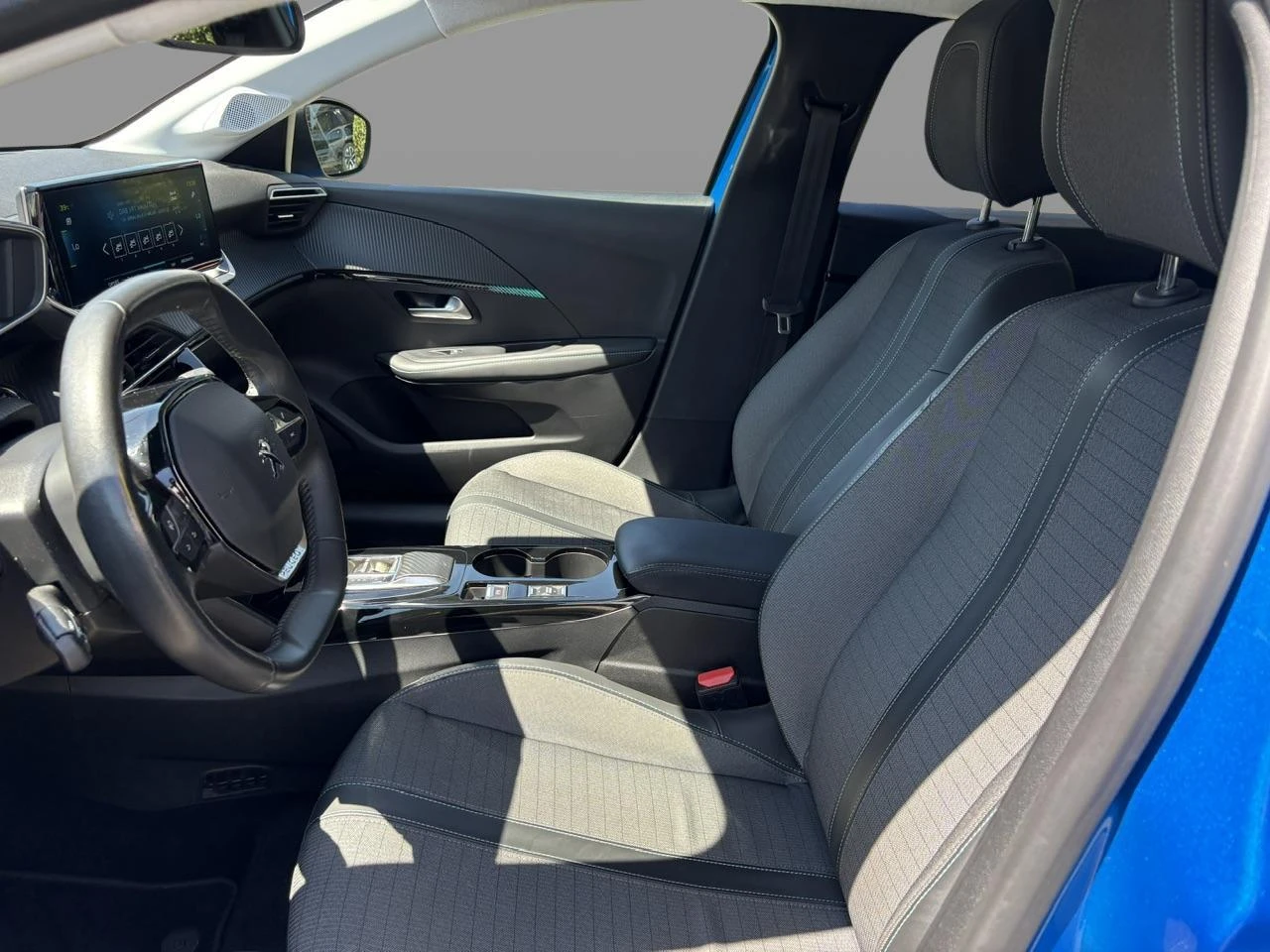 Peugeot-e-208-image-13