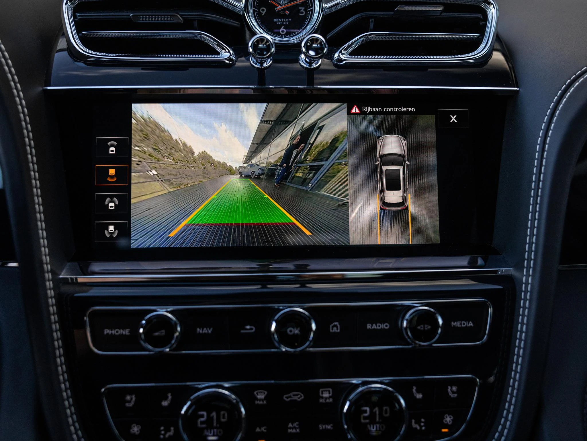 Bentley-Bentayga-image-58