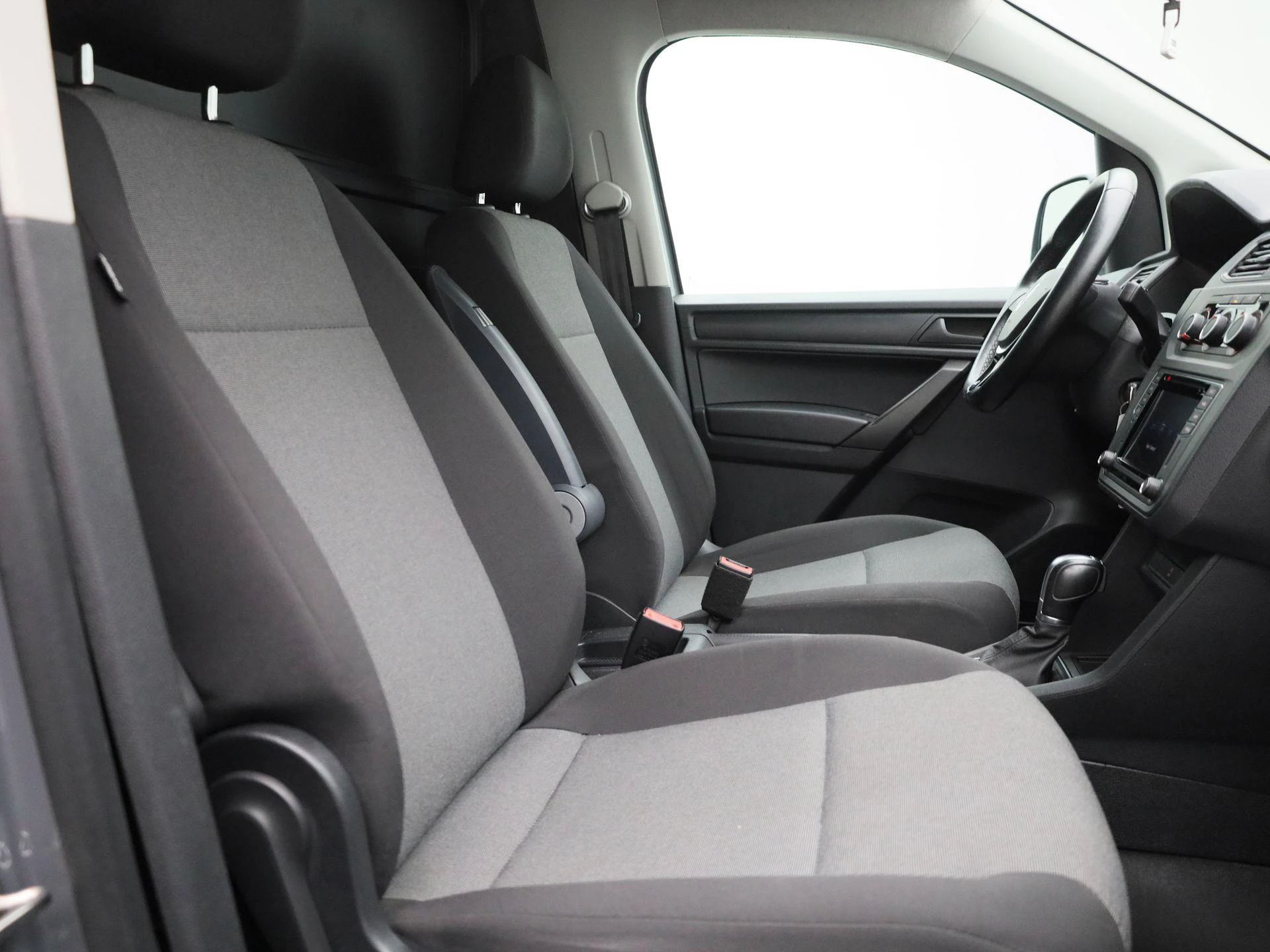Volkswagen-Caddy-image-38