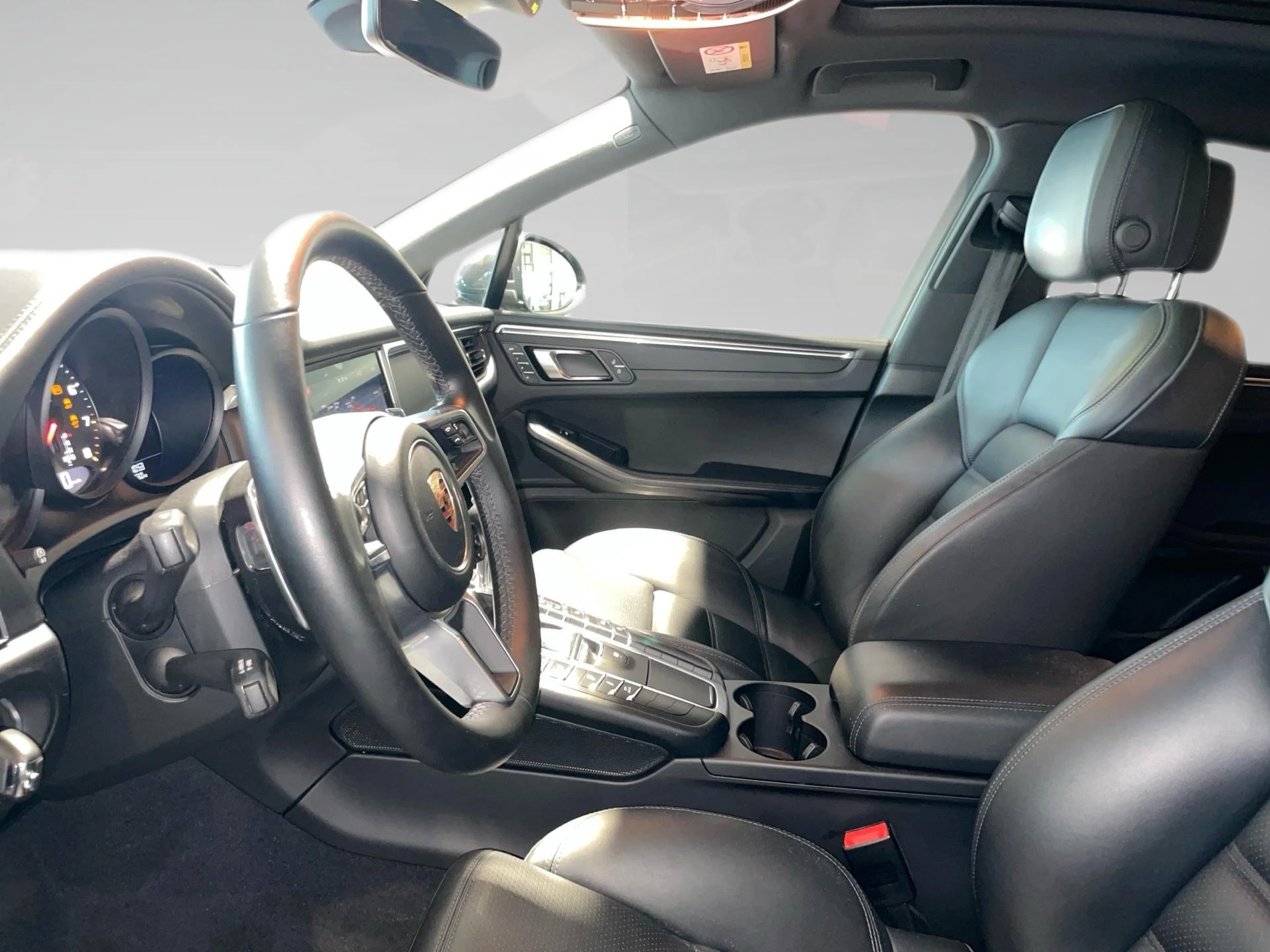 Porsche-Macan-image-3