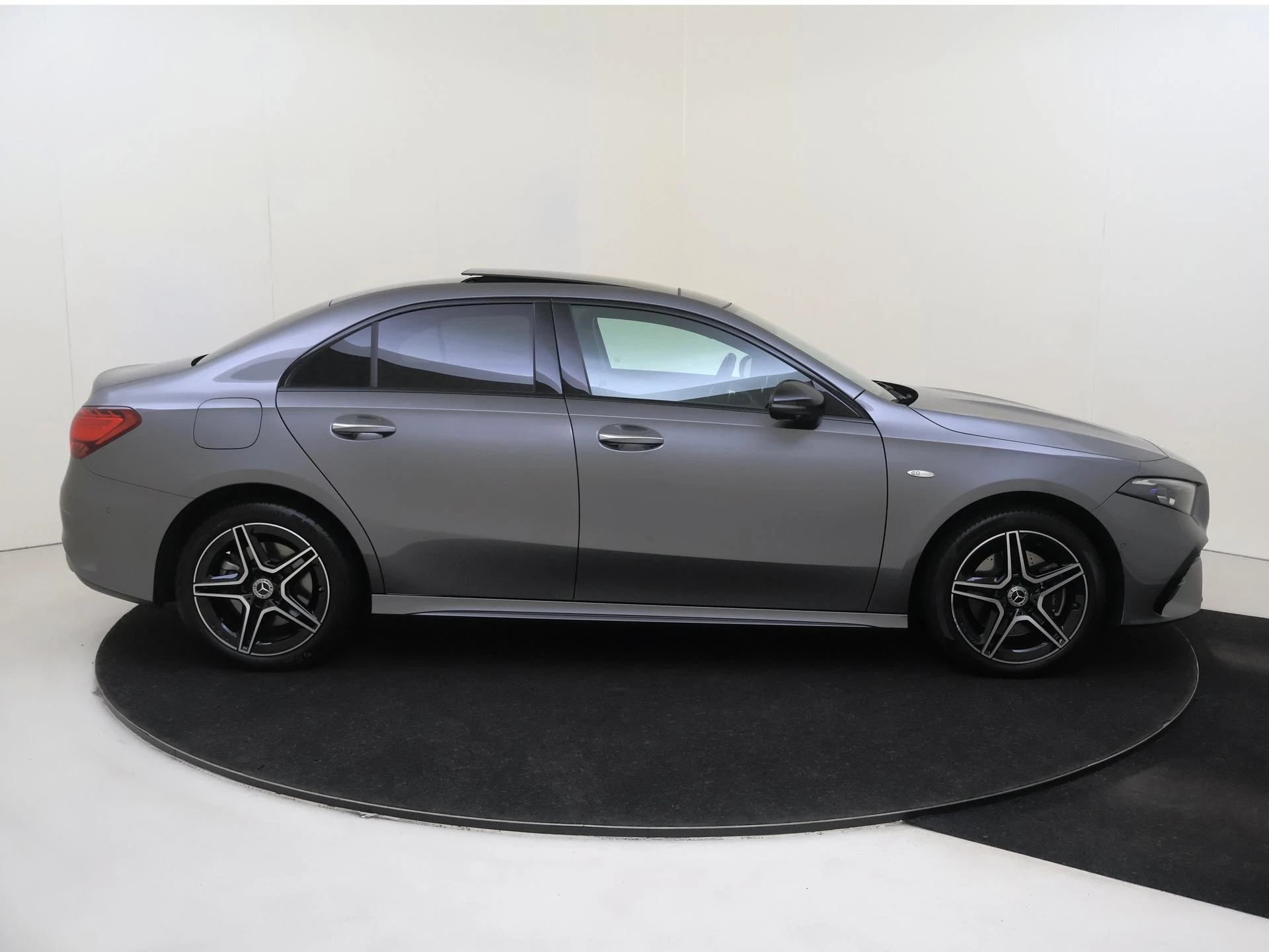 Mercedes-Benz A-Klasse 250 e Business Solution AMG