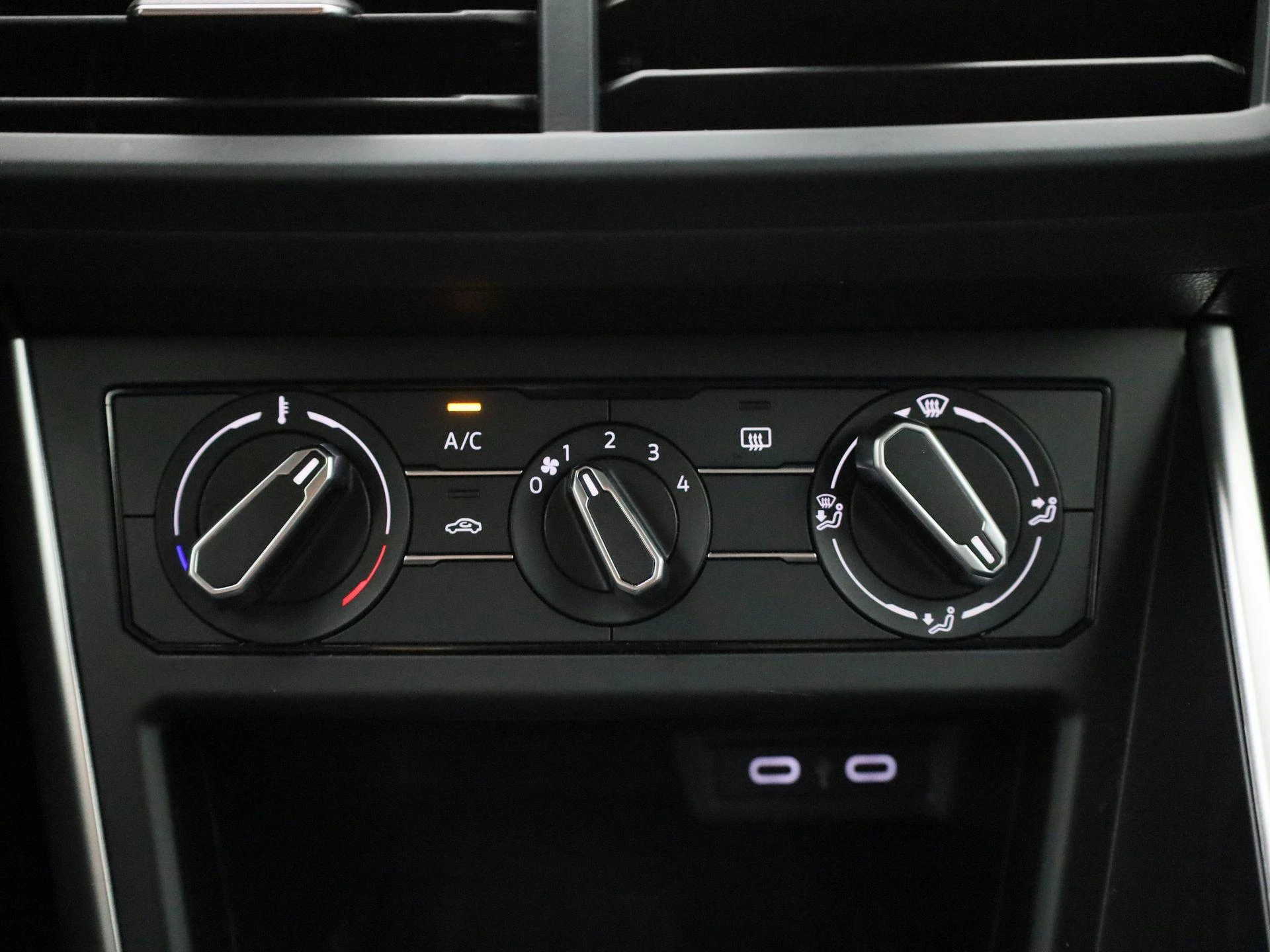Volkswagen-Polo-image-17