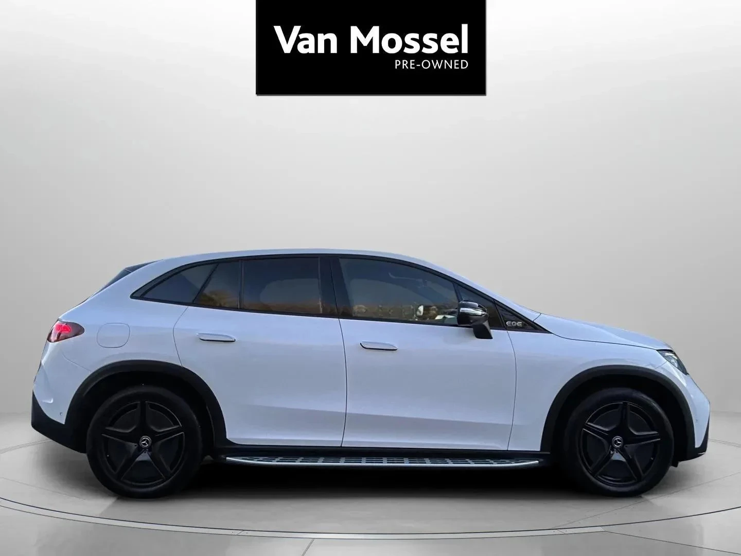 Mercedes-Benz-EQE-image-3