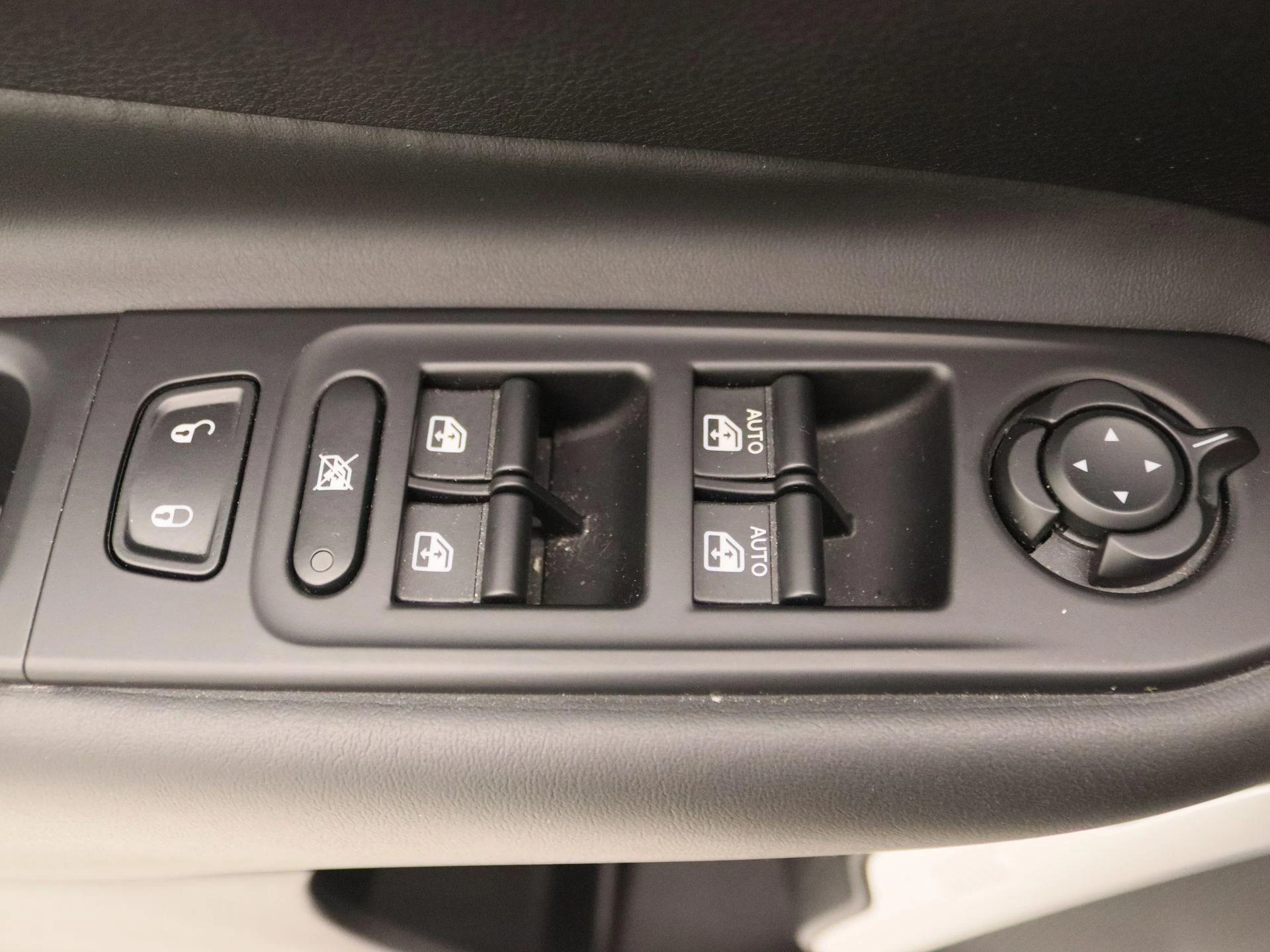Jeep-Renegade-image-19