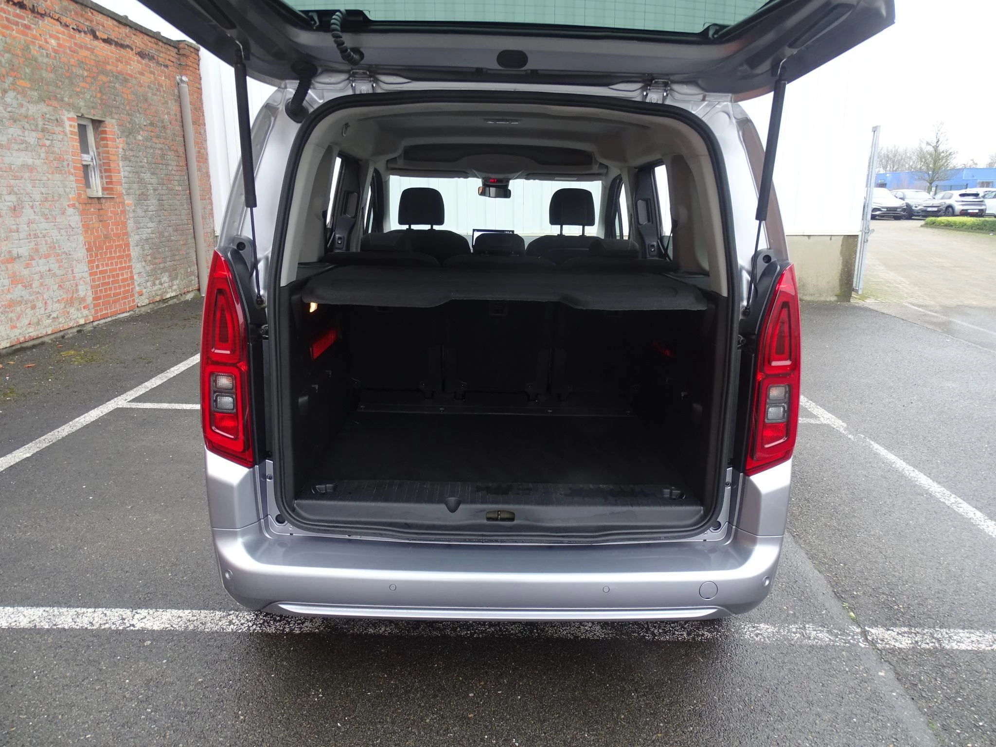 Opel Combo Life 1.2T Edition+gps+camera+park pilot achteraan