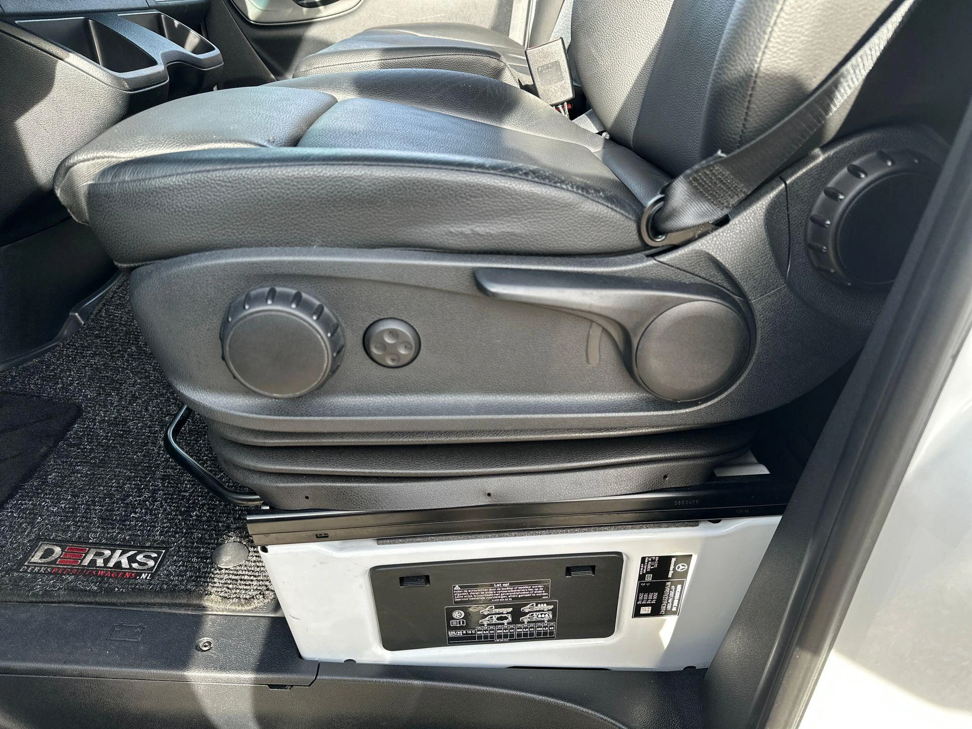 Mercedes-Benz-Sprinter-image-16