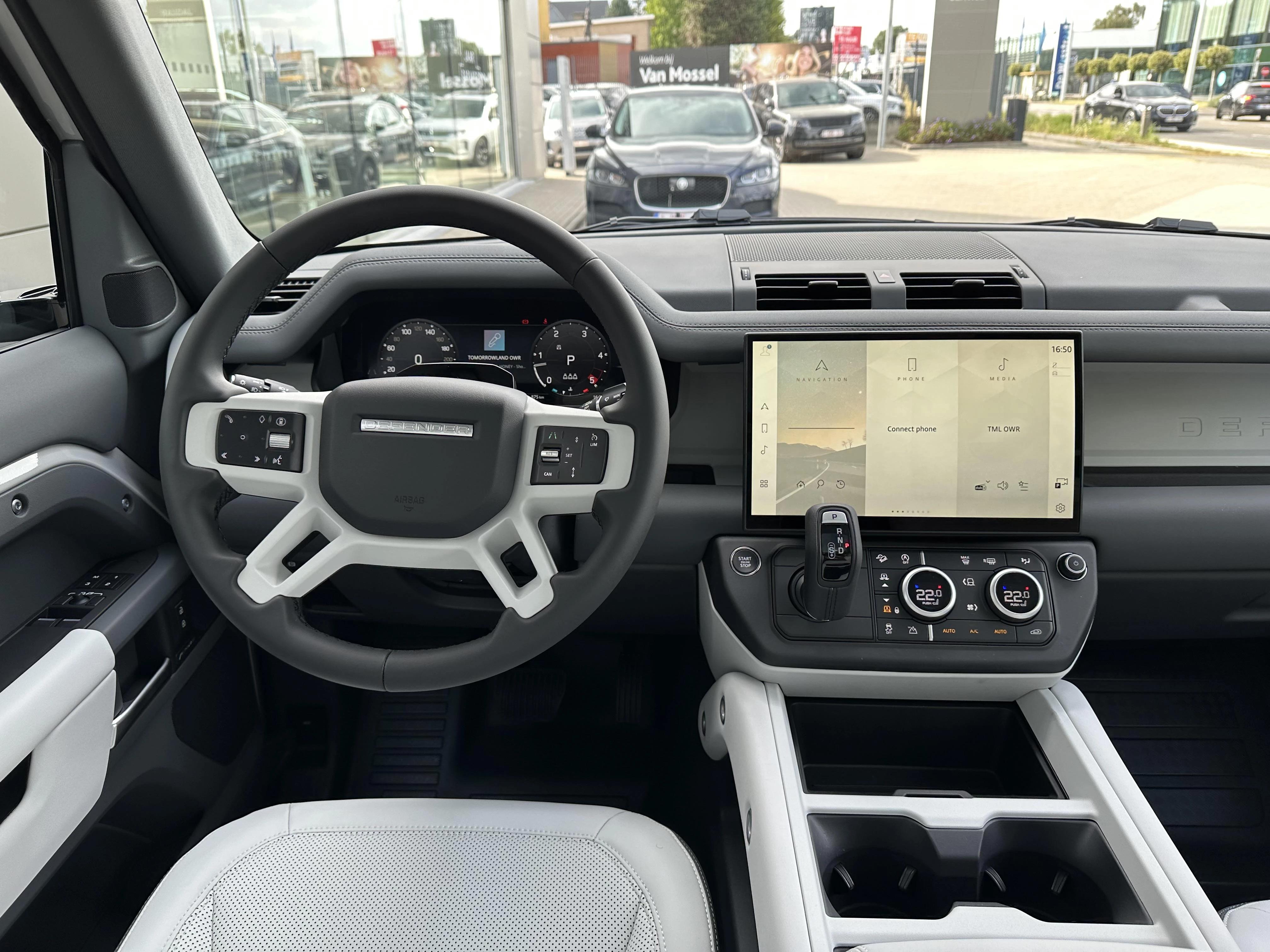 Land Rover-Defender-image-13