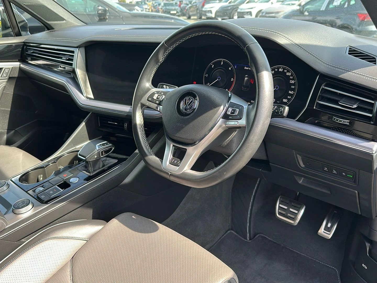 Volkswagen-Touareg-image-19