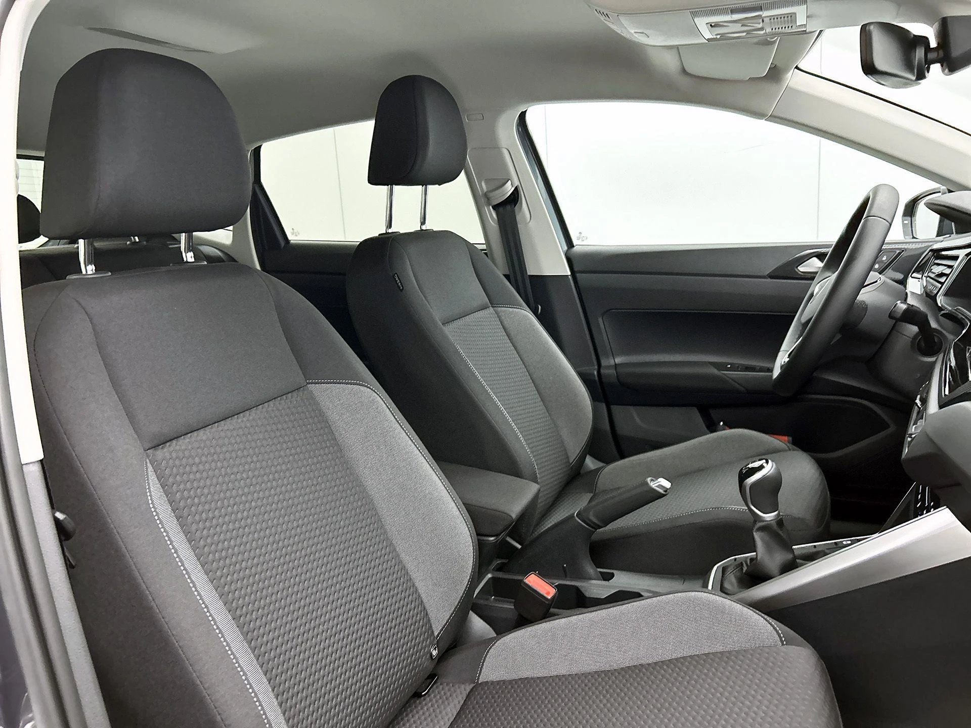 Volkswagen-Polo-image-31