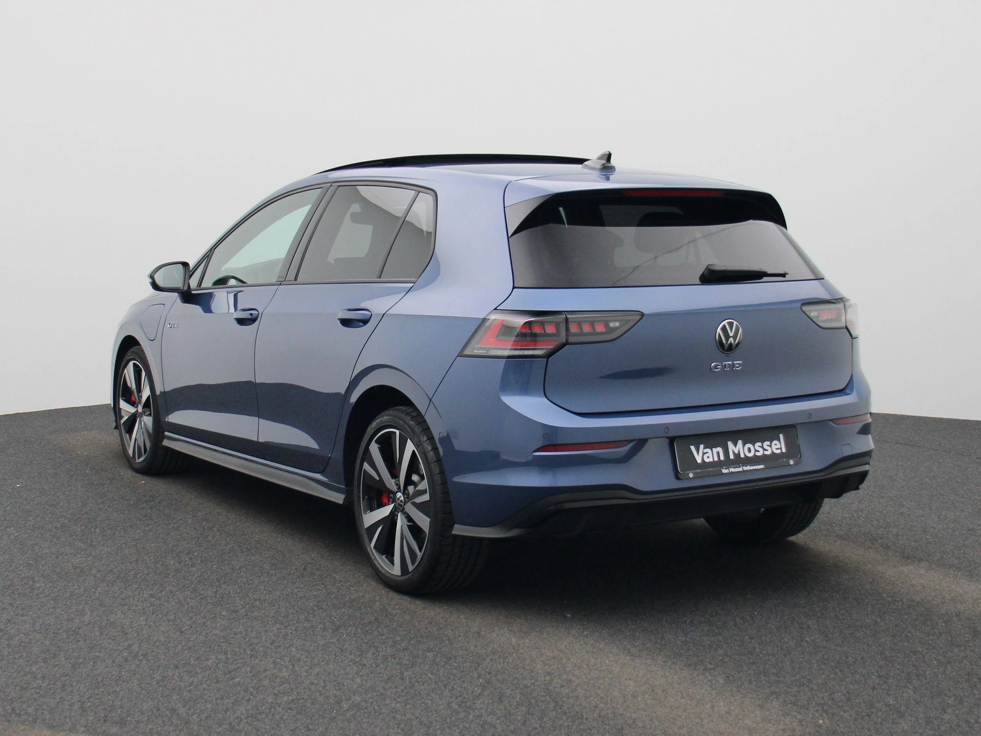 Volkswagen-Golf-image-1
