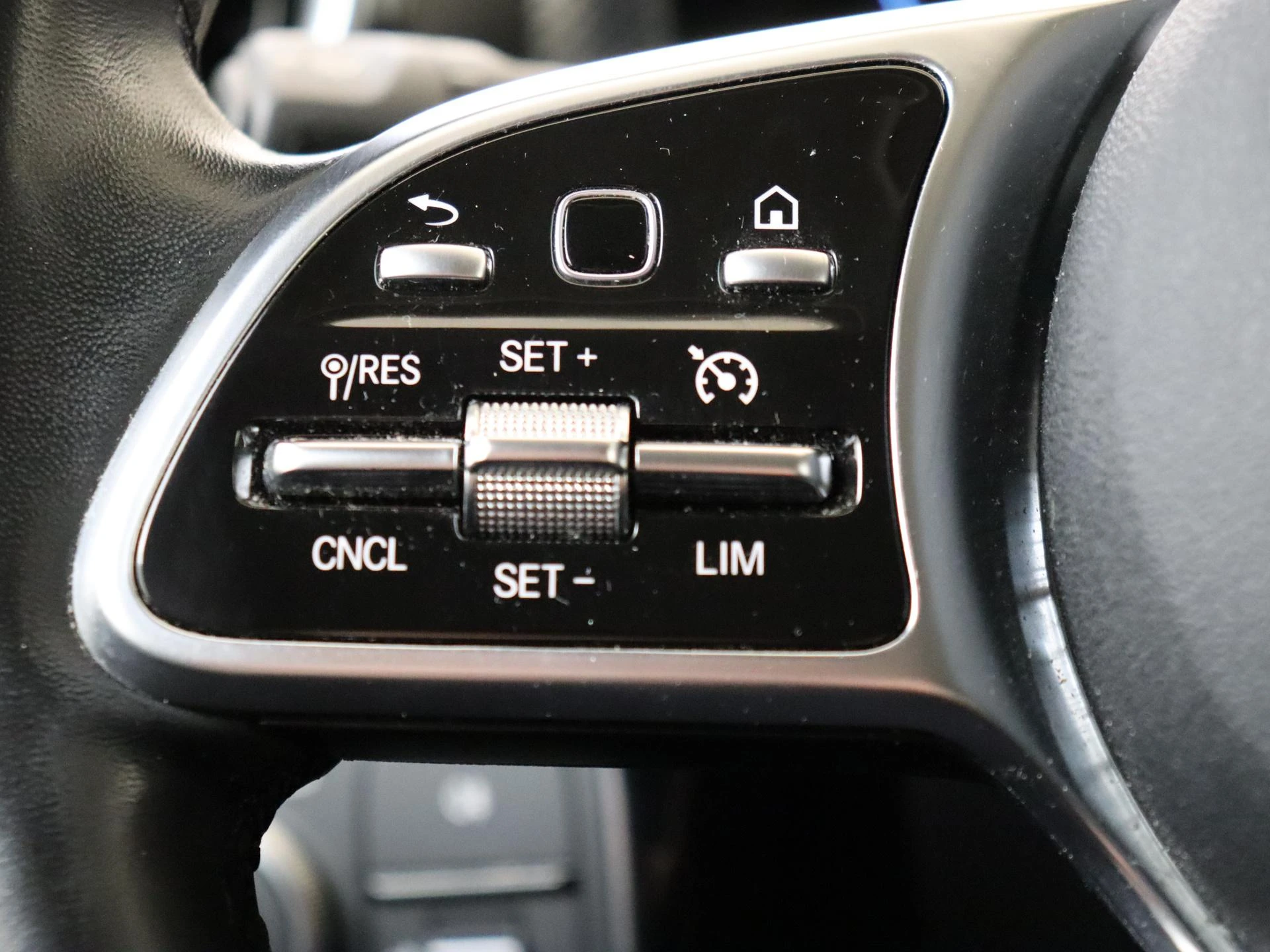 Mercedes-Benz-A-Klasse-image-11