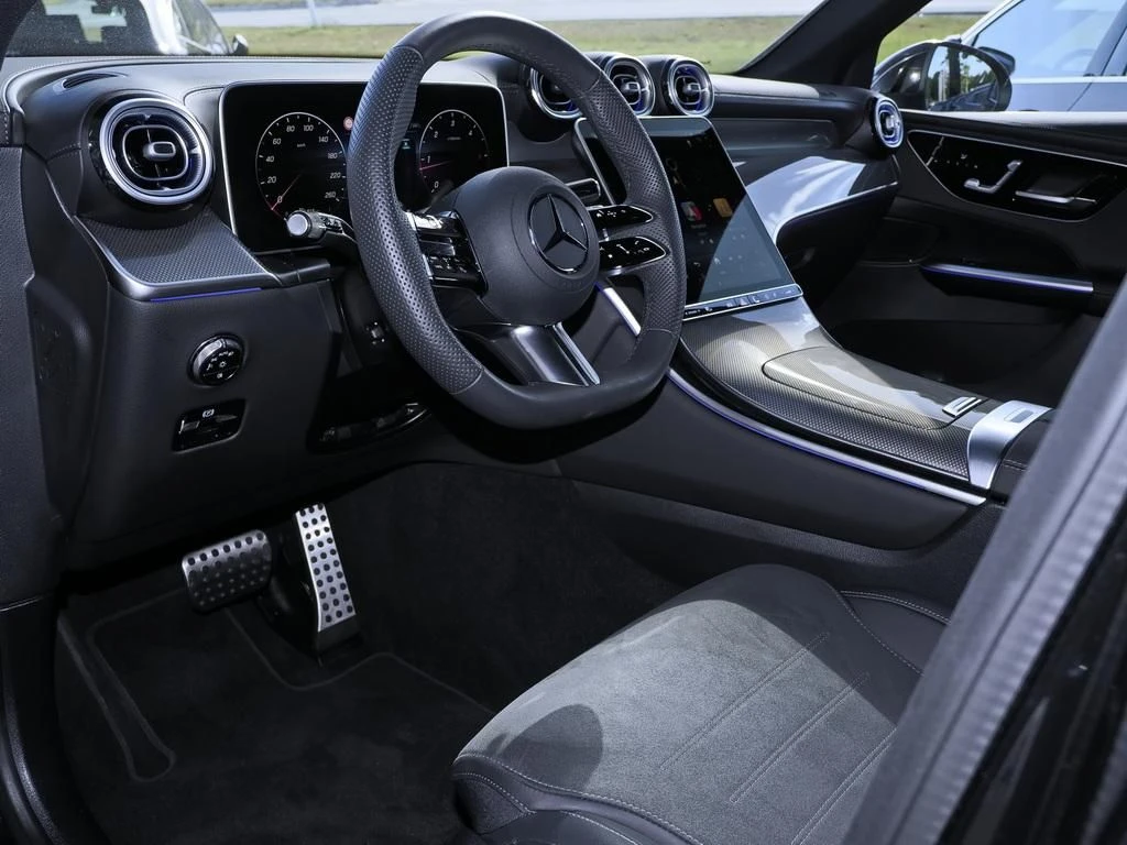 Mercedes-Benz-GLC 300 d-image-8