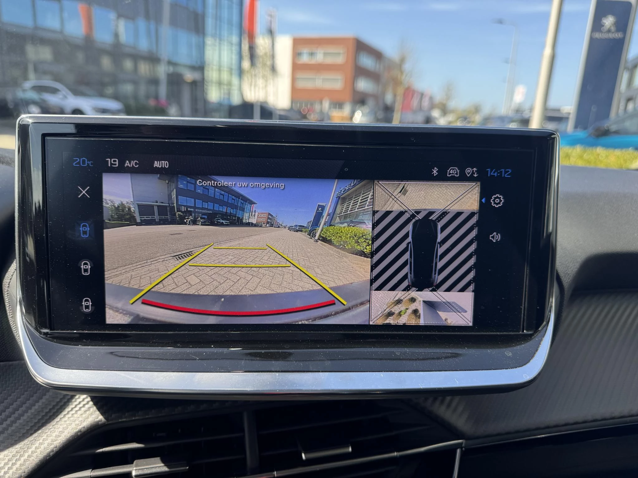 Peugeot-208-image-21