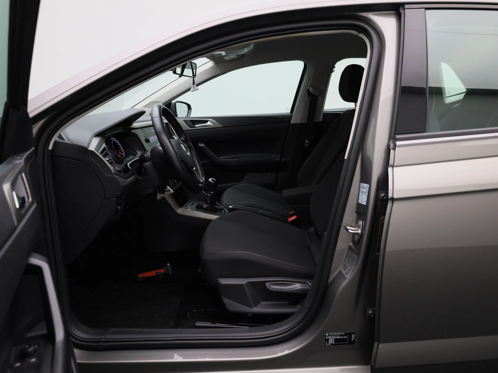 Volkswagen-Polo-image-8