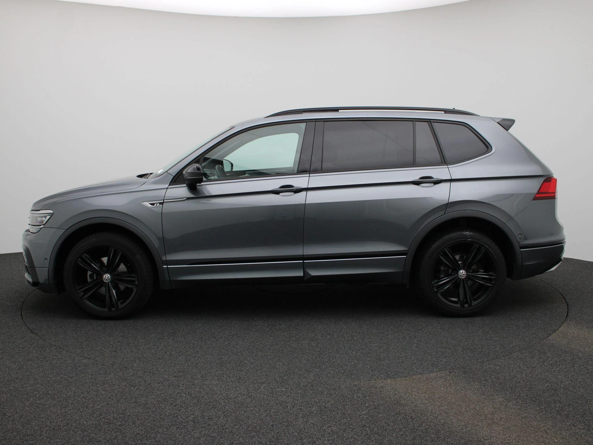 Volkswagen-Tiguan Allspace-image-3