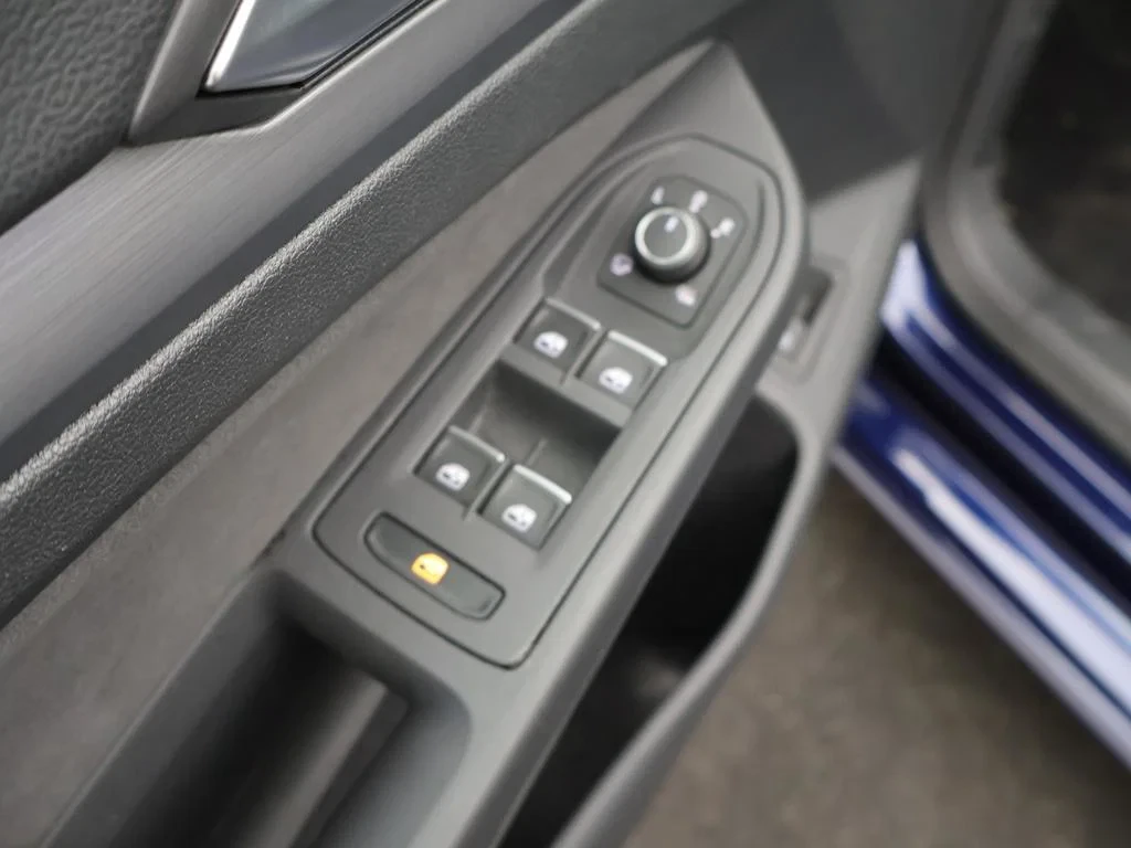 Volkswagen-Golf-image-18