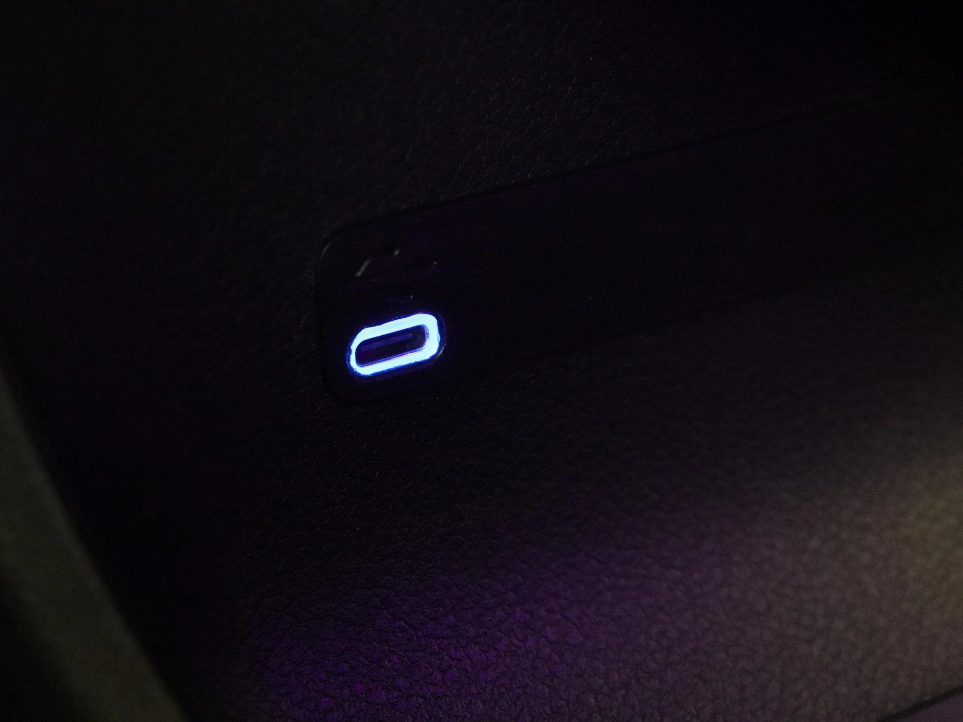 Mercedes-Benz-CLA-image-24