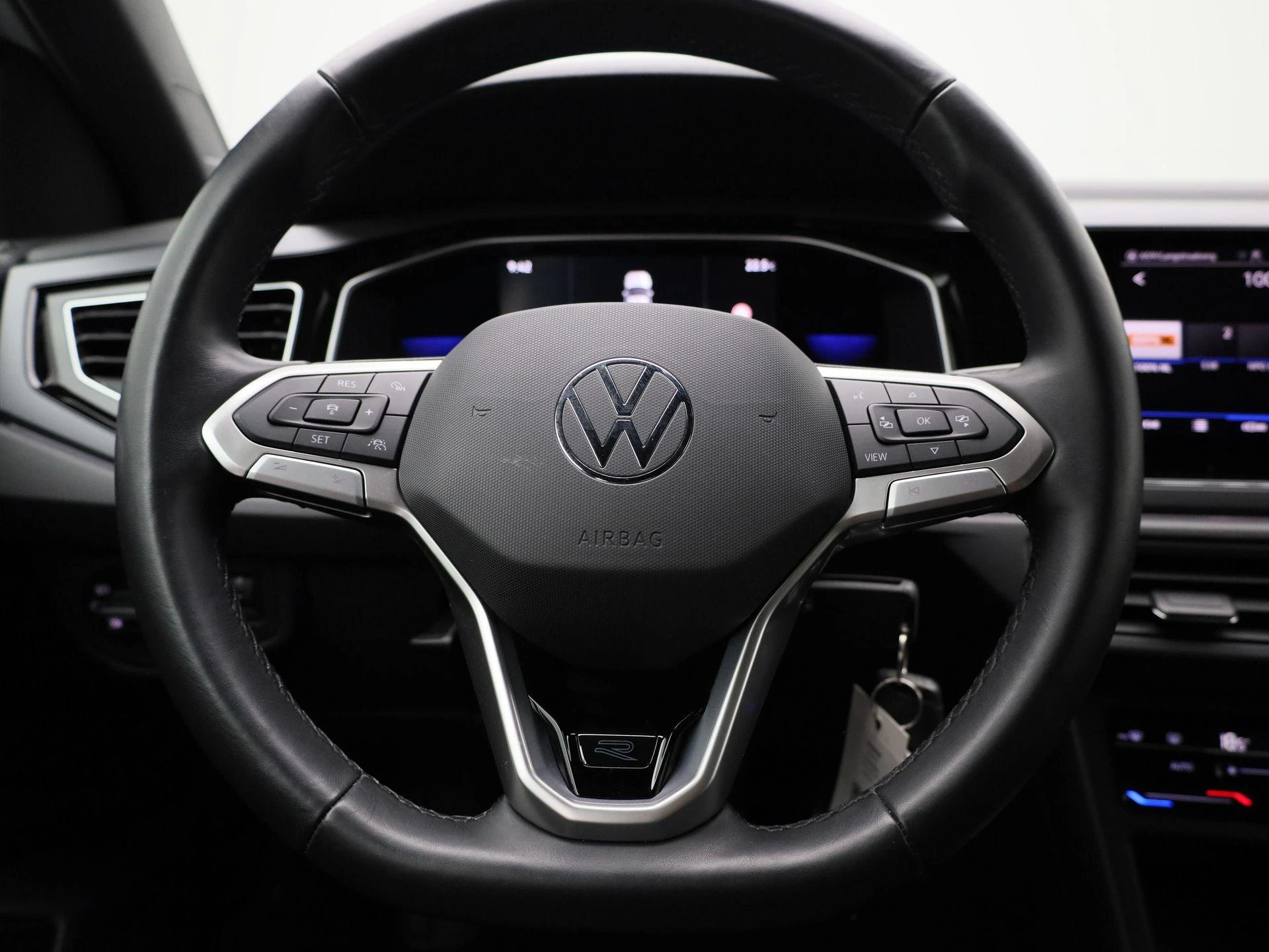 Volkswagen-Polo-image-6