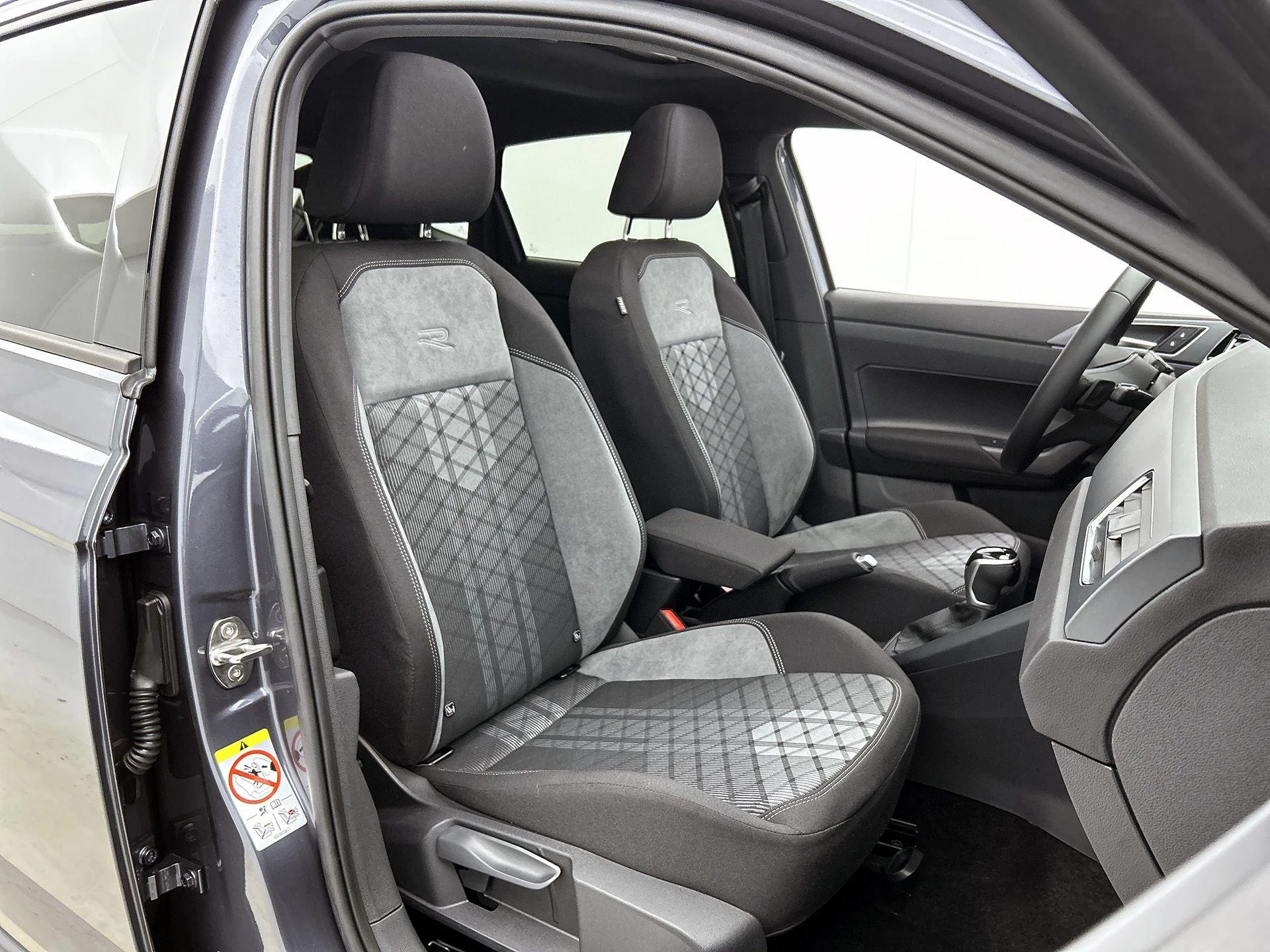 Volkswagen-Polo-image-38