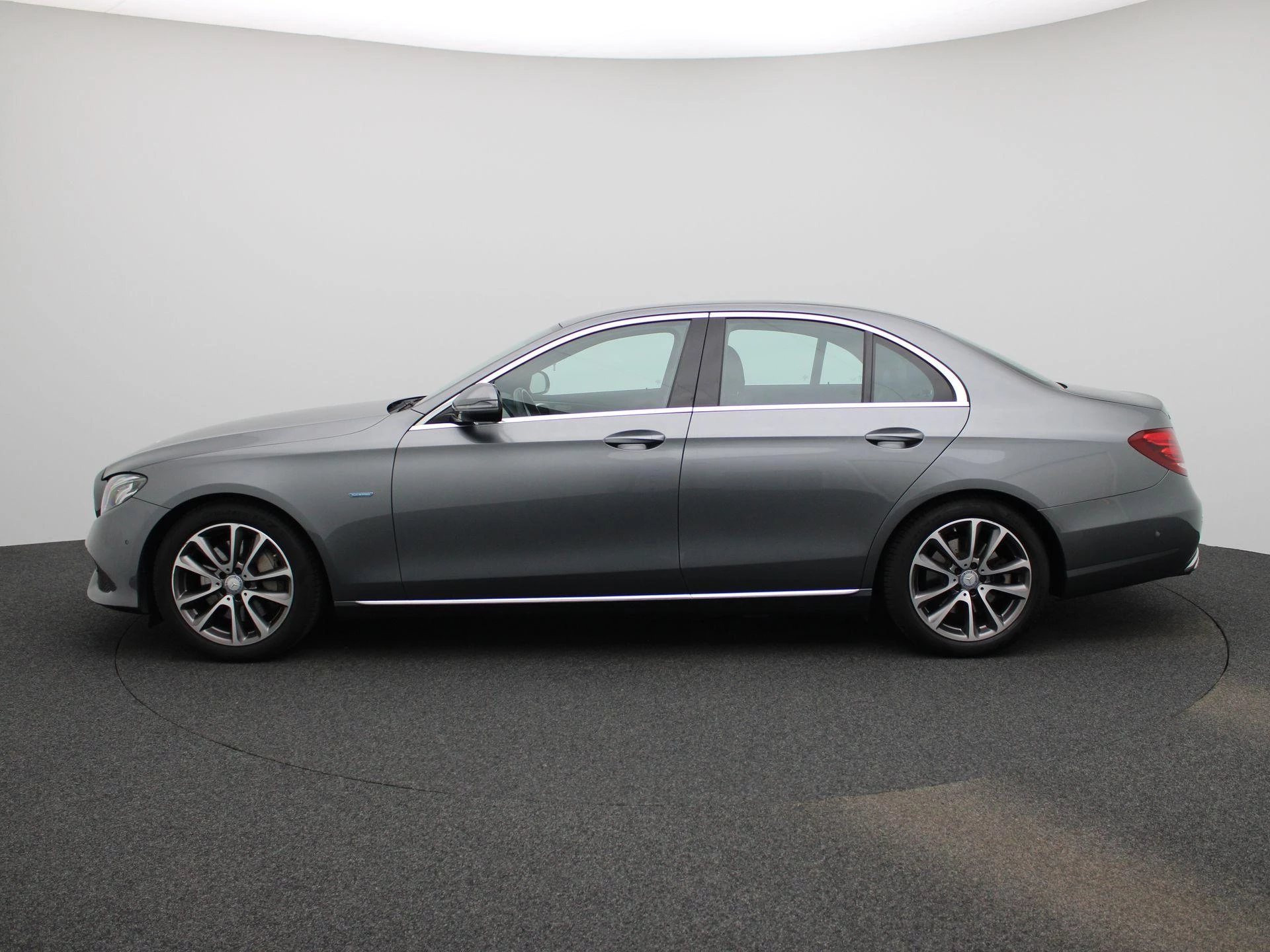 Mercedes-Benz-E-Klasse-image-3