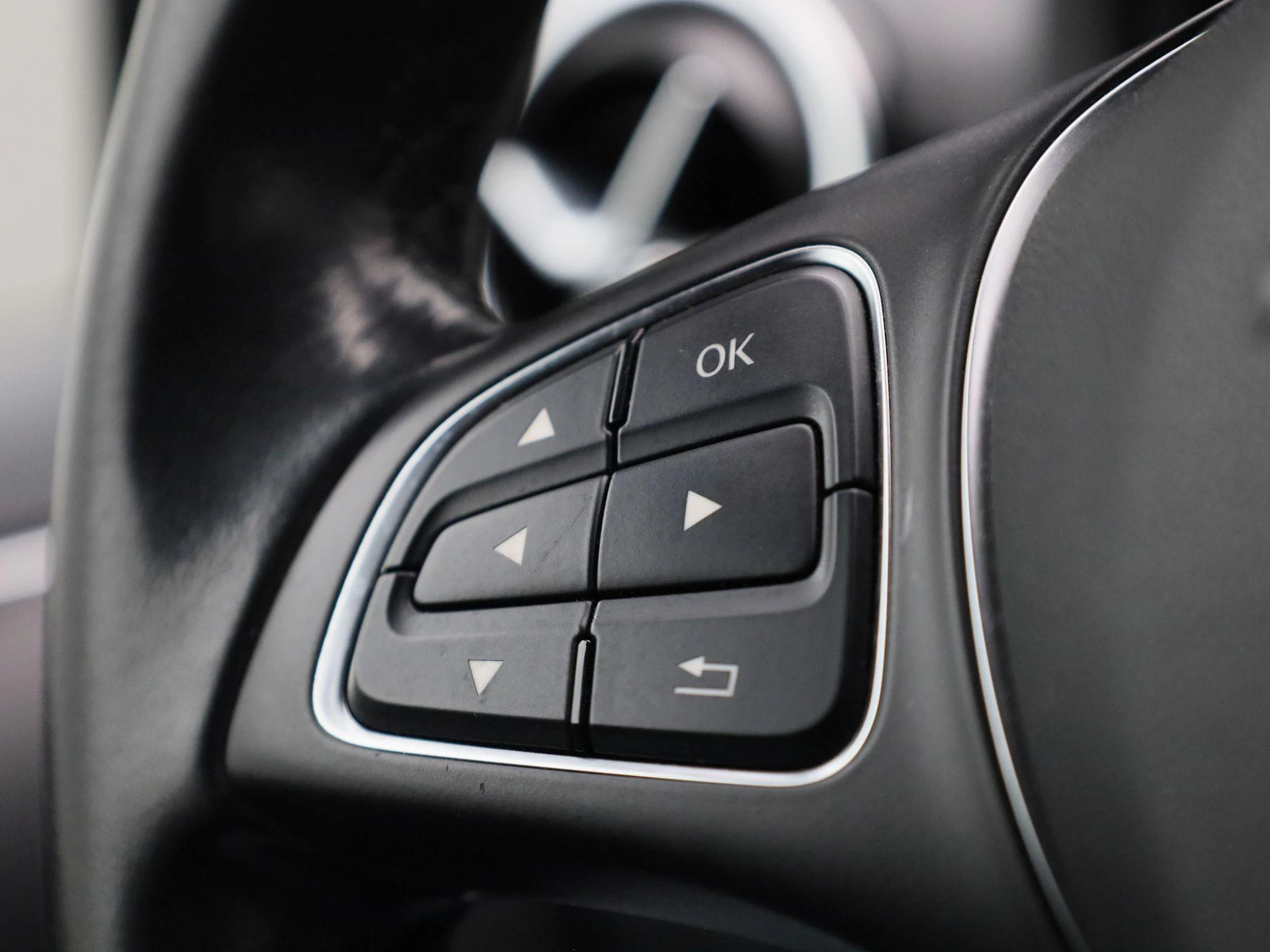 Mercedes-Benz-B-Klasse-image-18