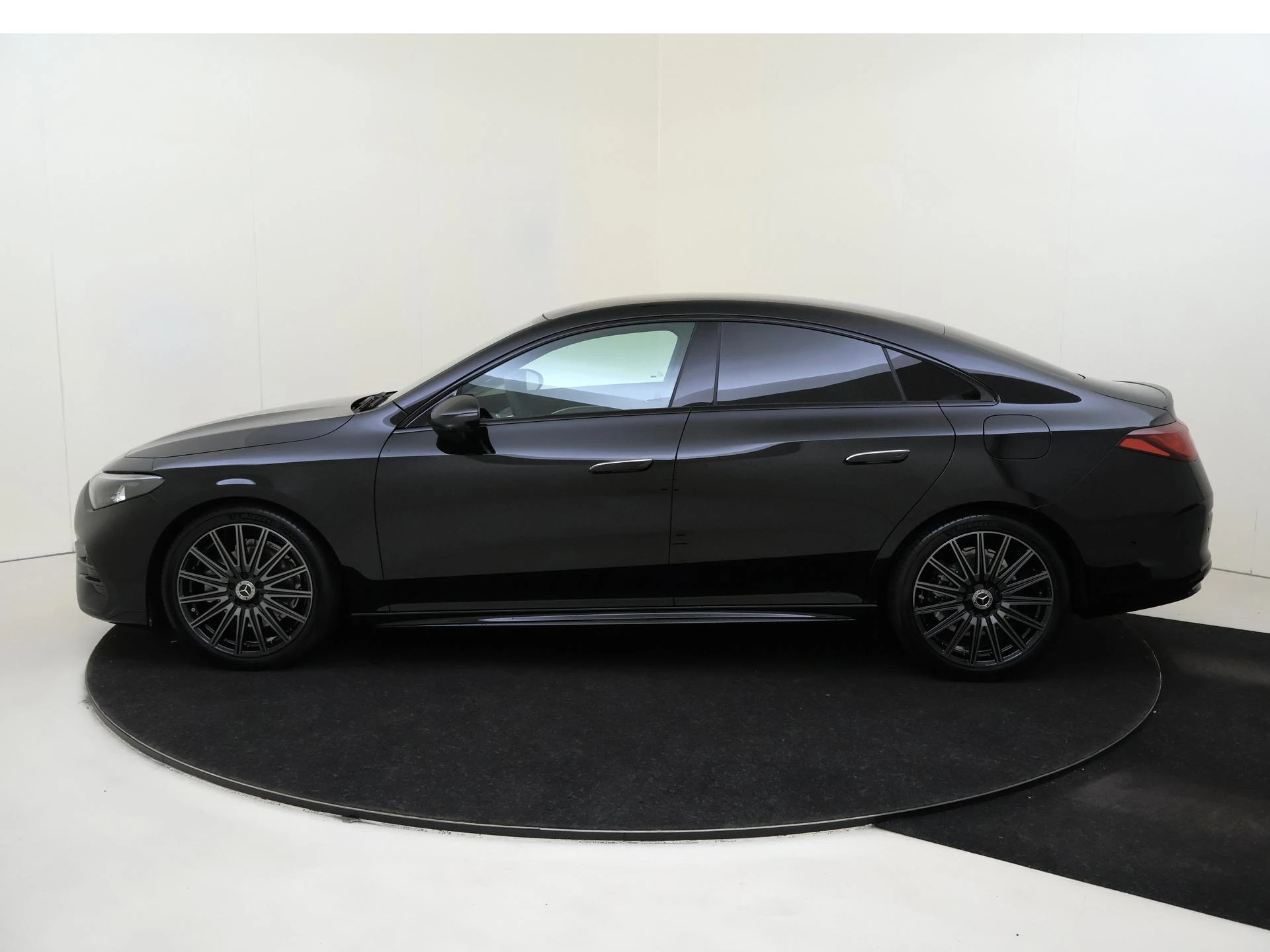 Mercedes-Benz-CLA-image-7