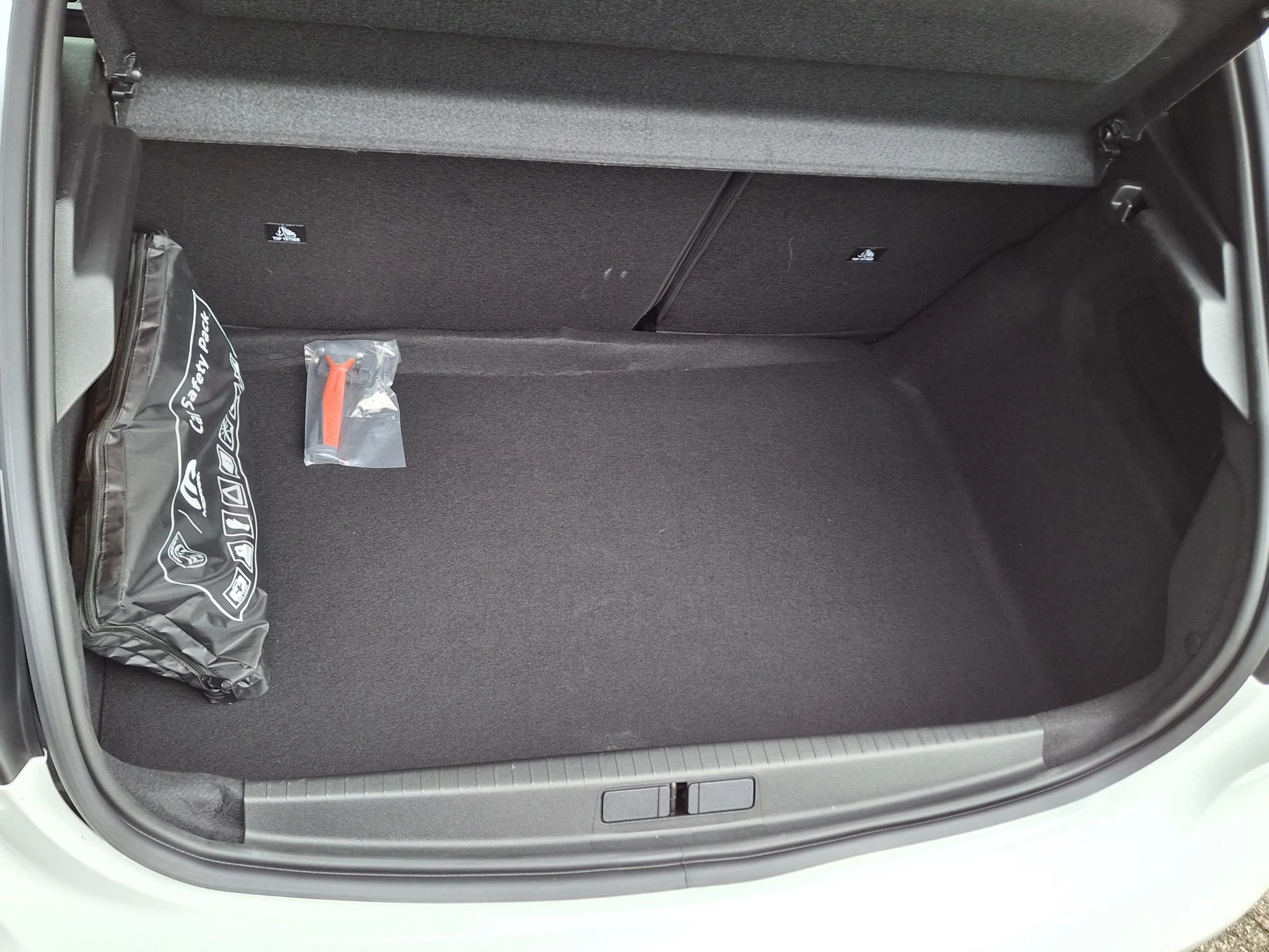 Peugeot-208-image-12