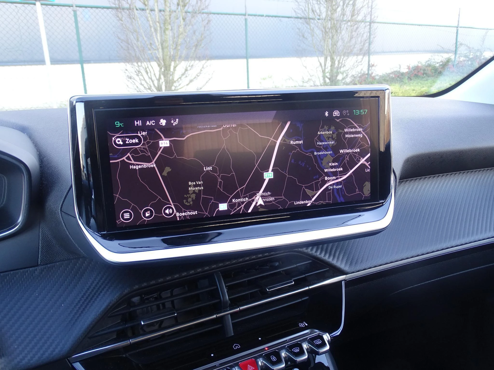 Peugeot-208-image-18