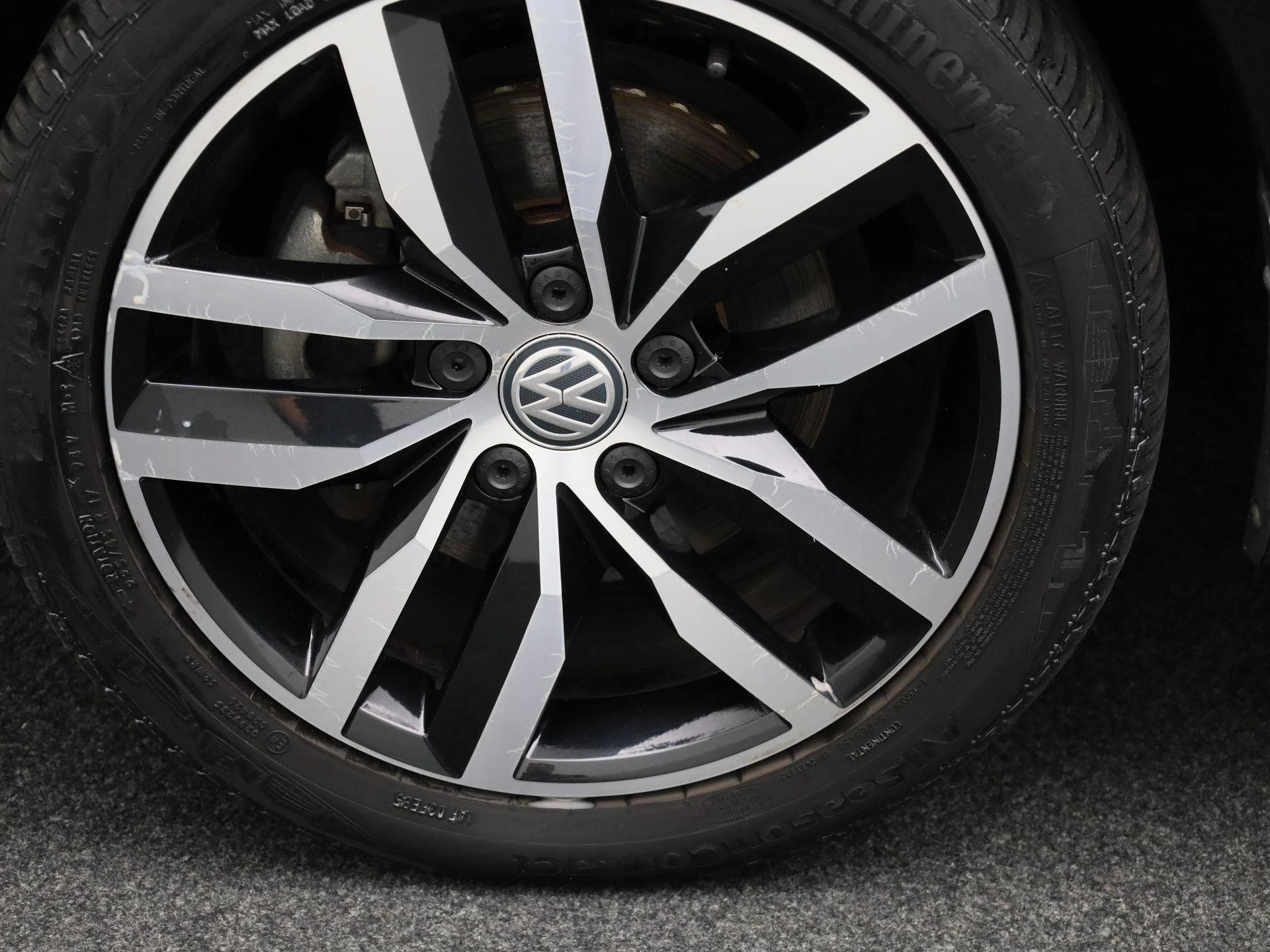 Volkswagen-e-Golf-image-12
