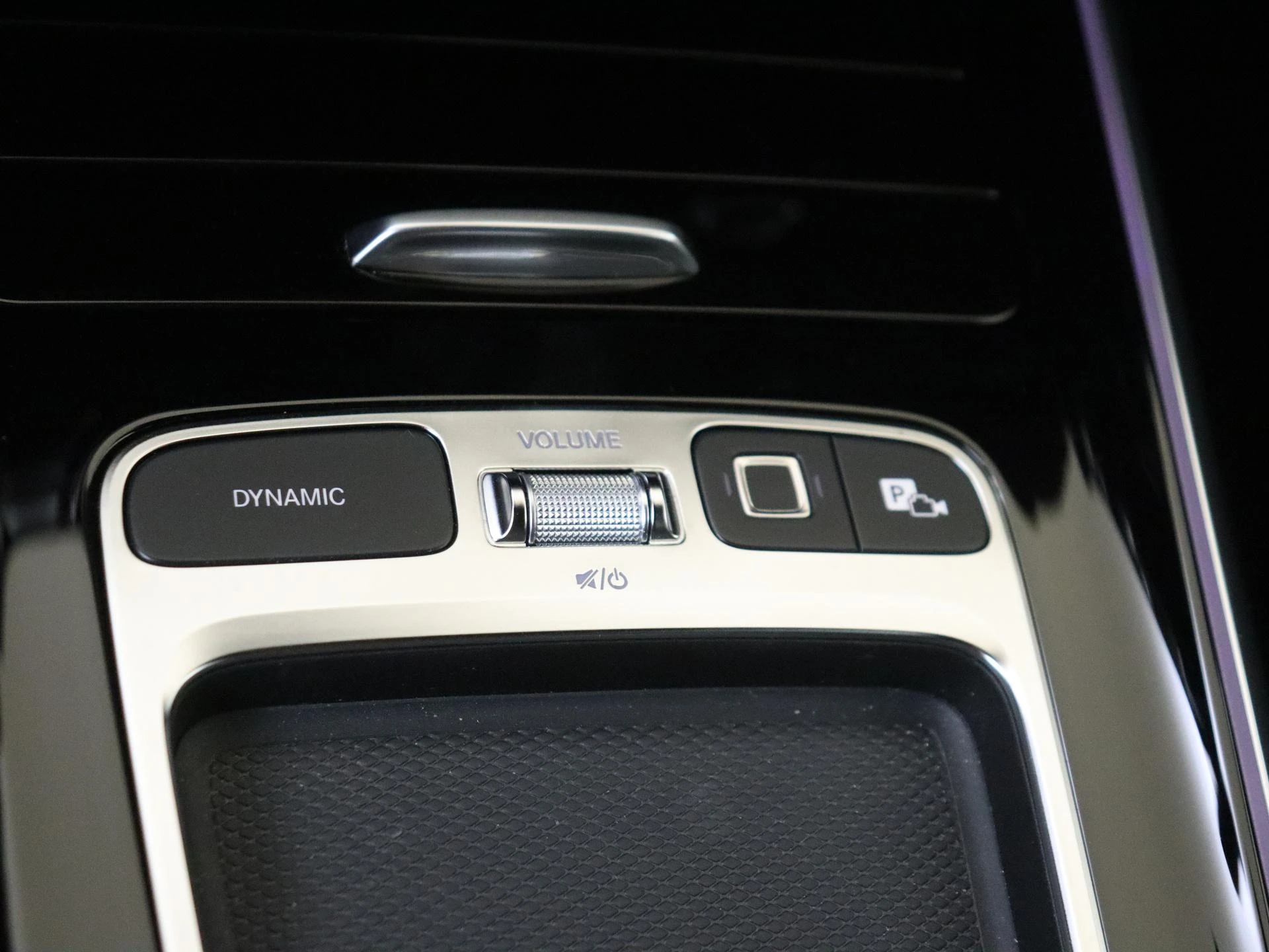 Mercedes-Benz-GLA-image-20