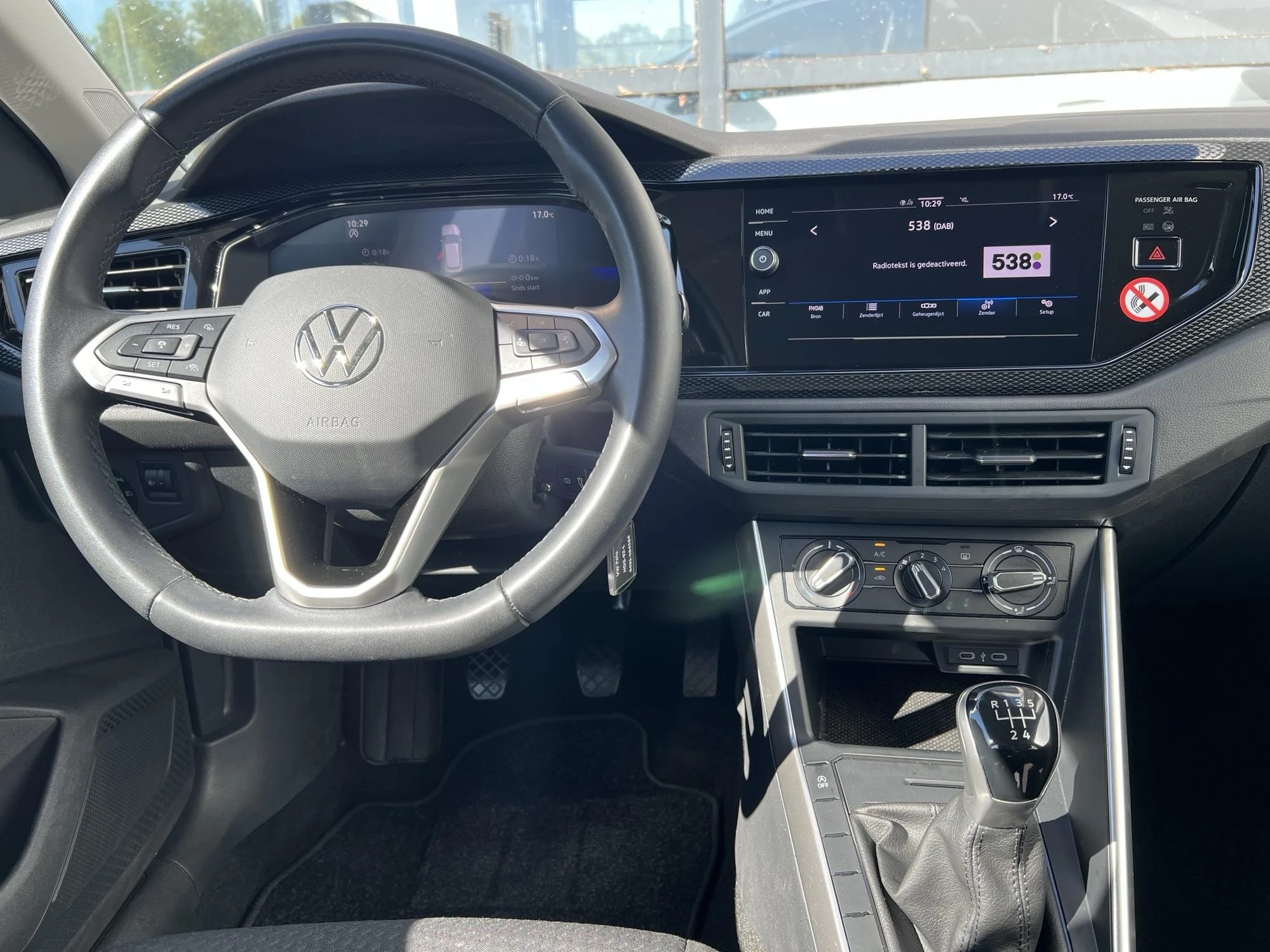 Volkswagen-Polo-image-7